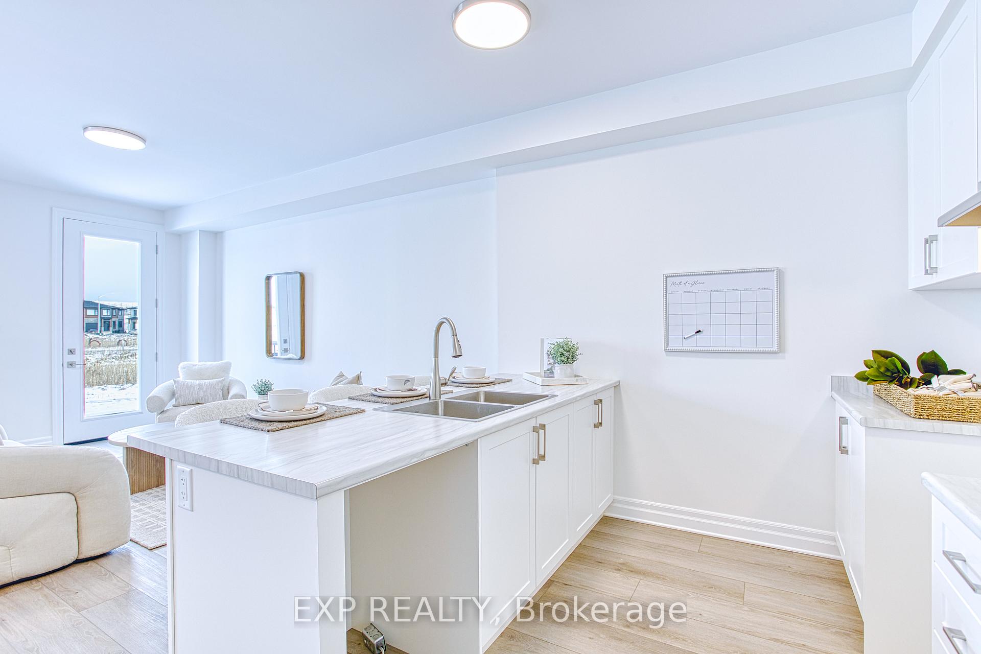Photo 9 of 7487 Splendour Drive, Niagara Falls, Brown — HOMEH