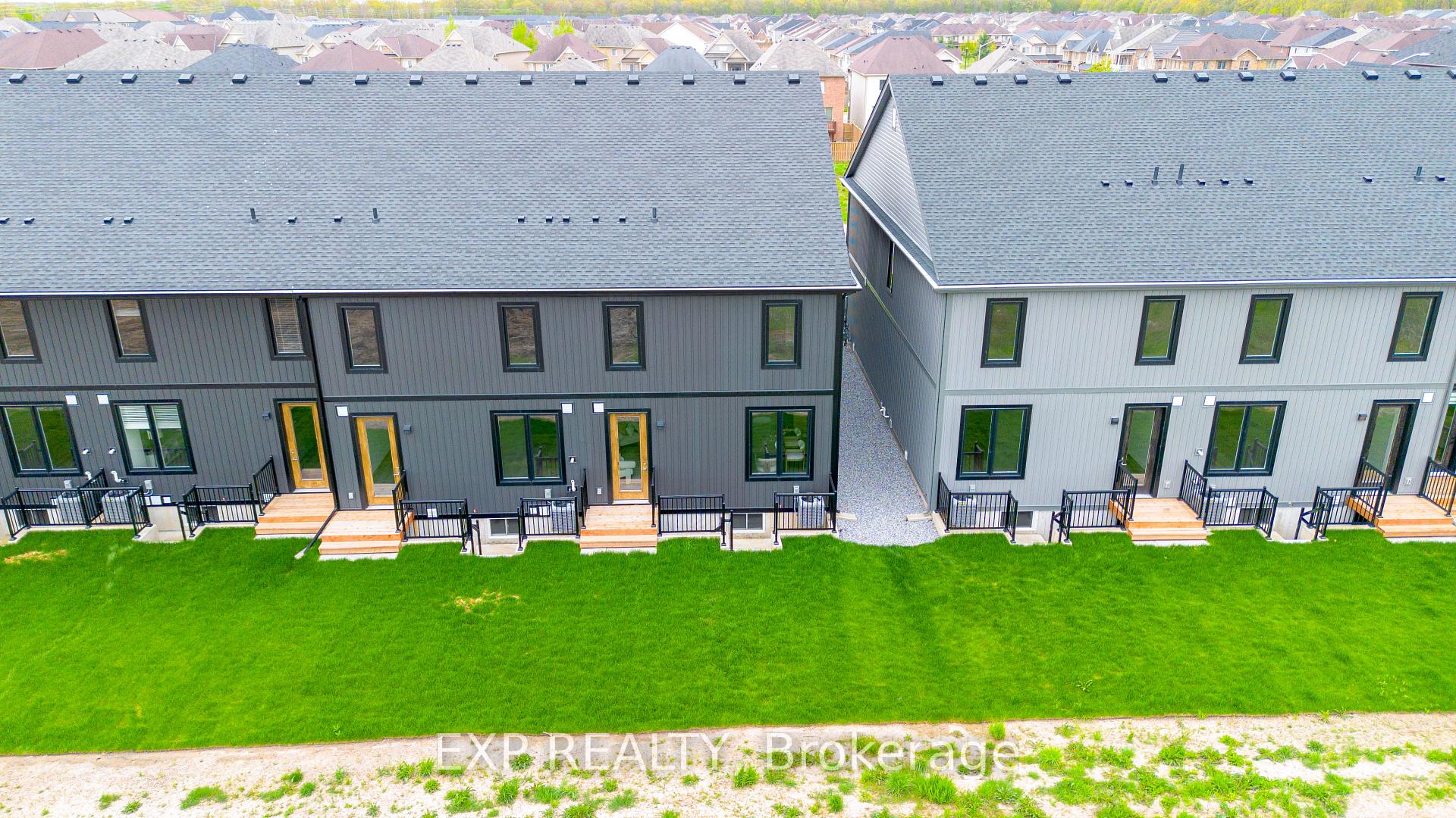 Photo 30 of 7487 Splendour Drive, Niagara Falls, Brown — HOMEH