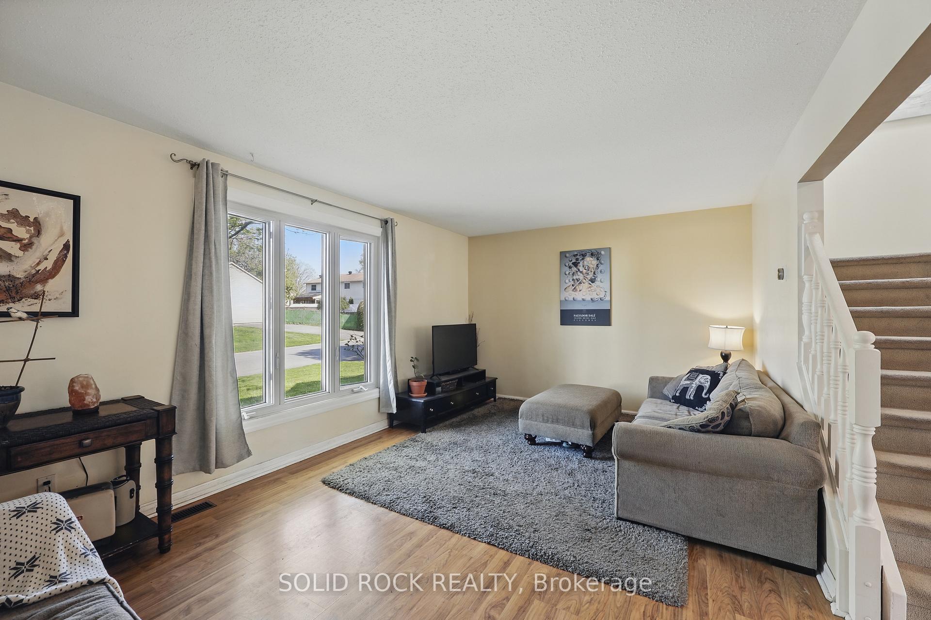 Photo 6 of 854 Borland Drive, Ottawa, Chatelaine Village — HOMEH