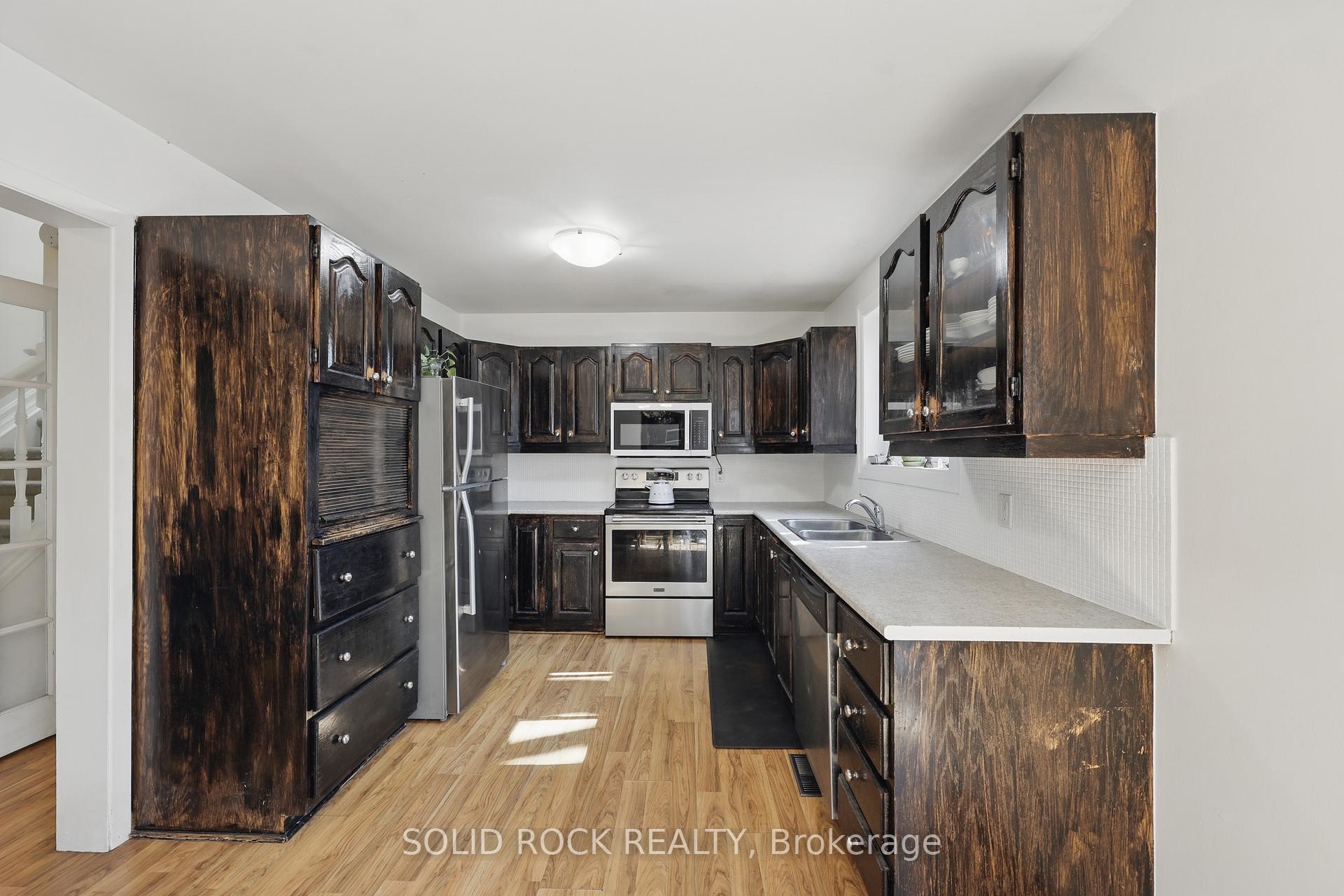 Photo 10 of 854 Borland Drive, Ottawa, Chatelaine Village — HOMEH
