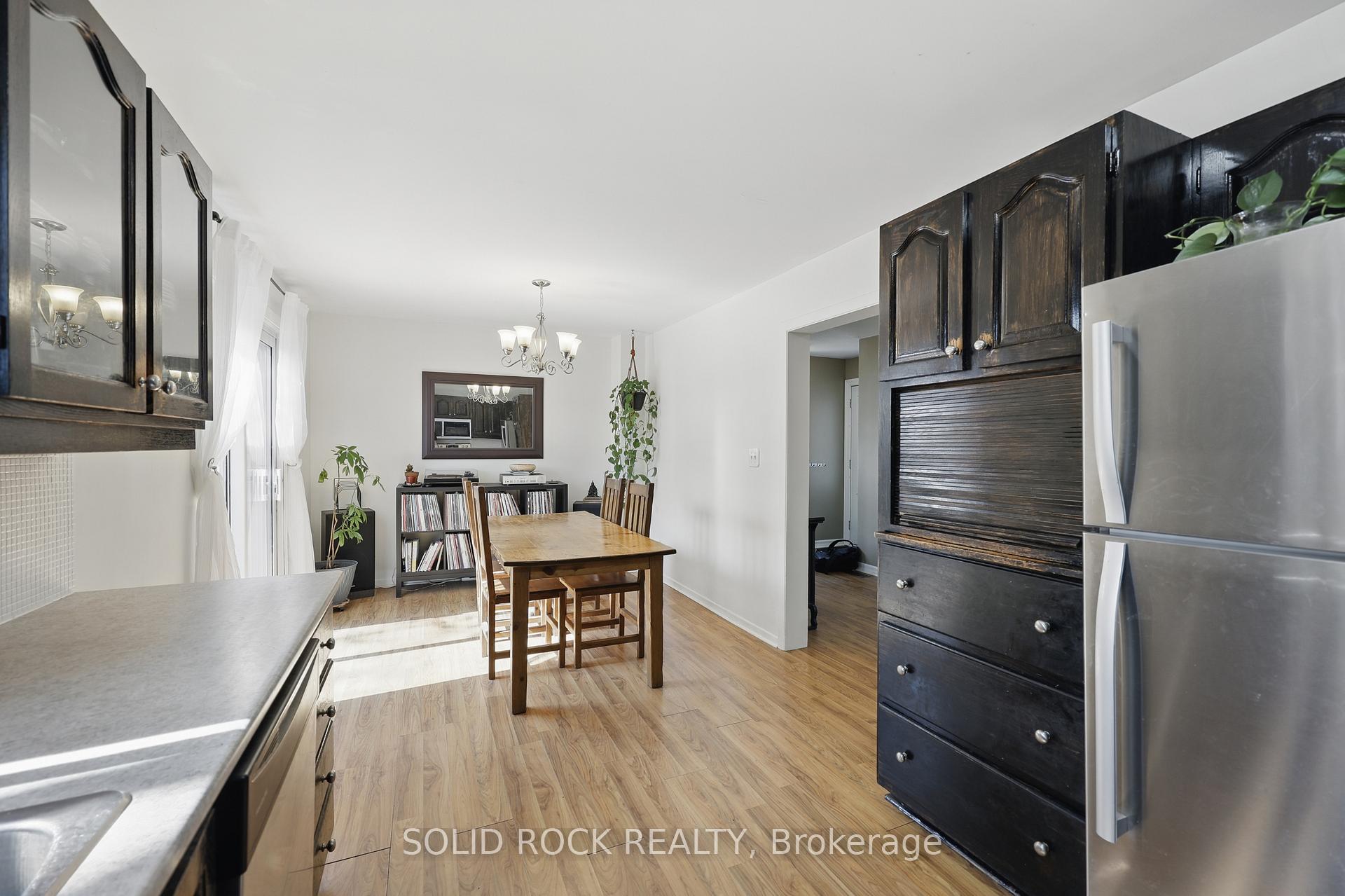 Photo 11 of 854 Borland Drive, Ottawa, Chatelaine Village — HOMEH