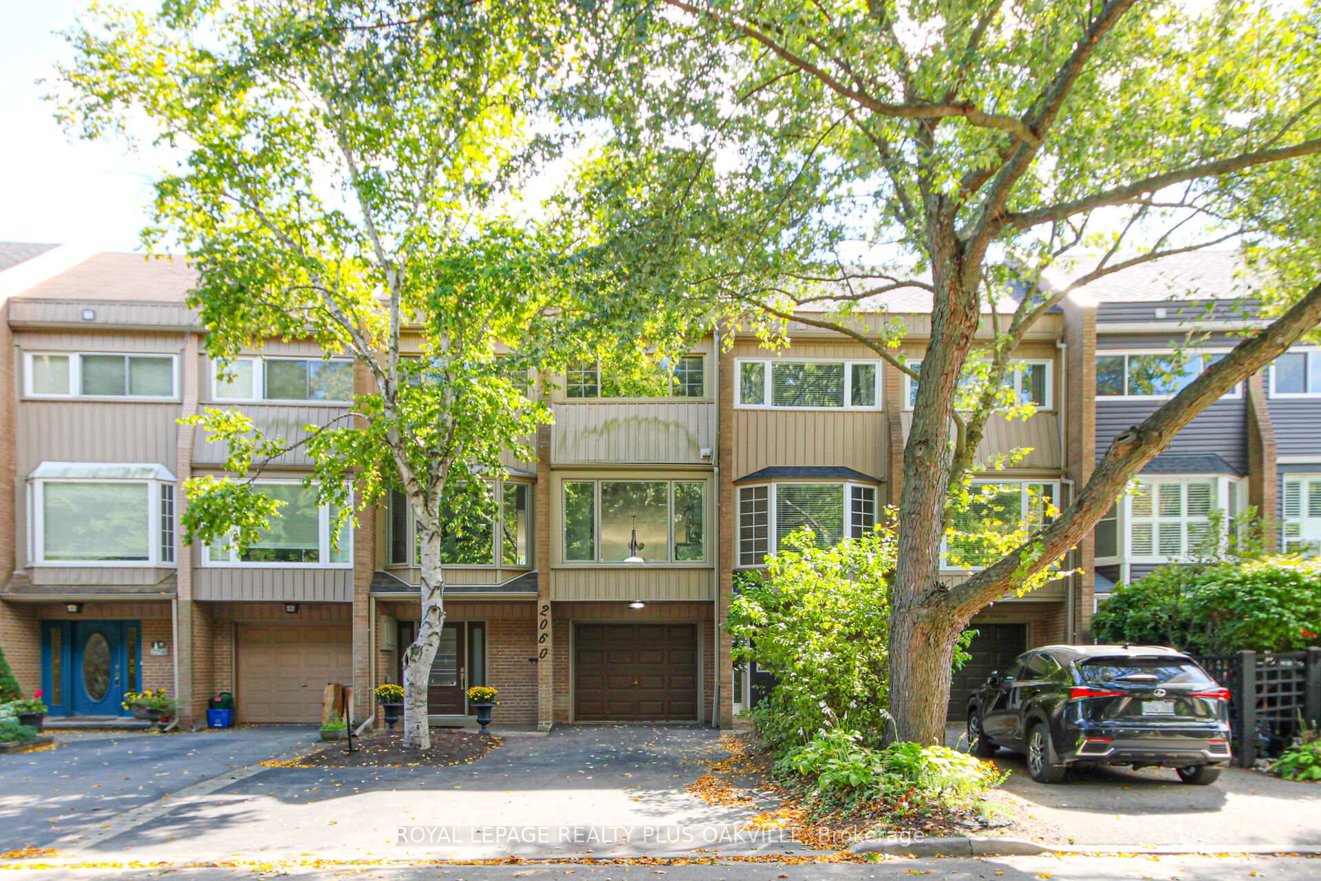 Photo 2 of 2060 Water'S Edge Drive, Oakville, Bronte — HOMEH