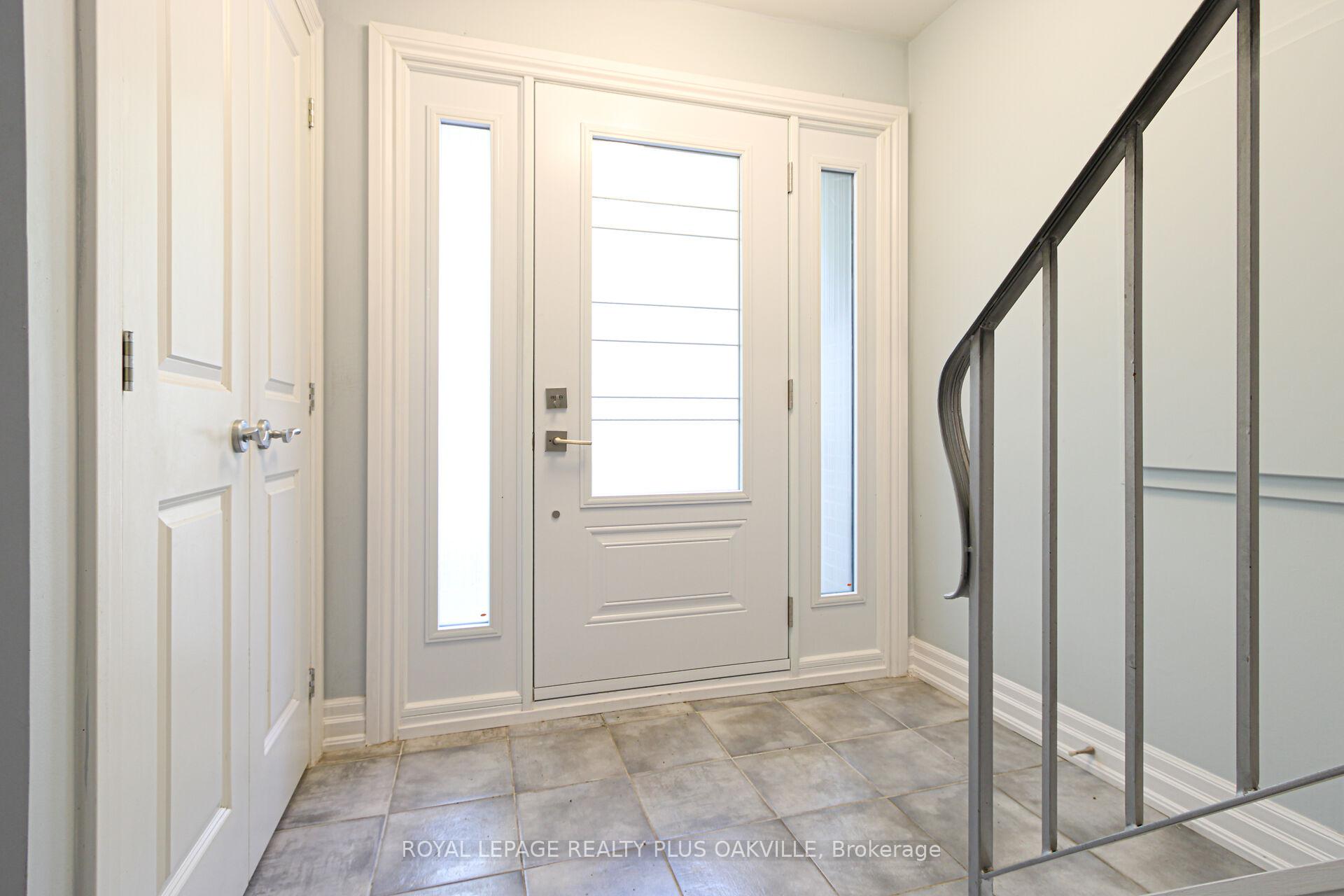 Photo 4 of 2060 Water'S Edge Drive, Oakville, Bronte — HOMEH