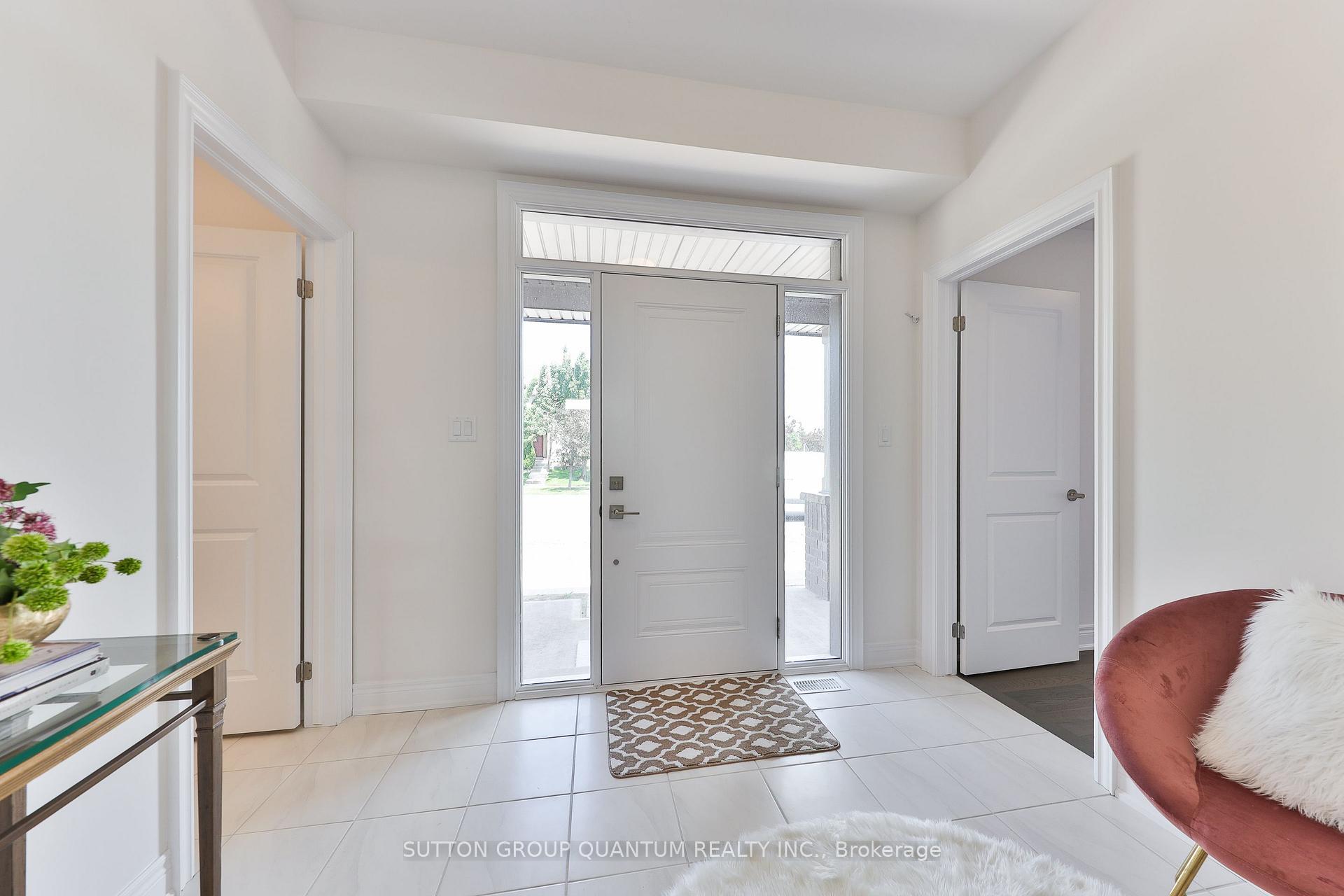 Photo 3 of 2168 Postmaster Drive, Oakville, Westmount — HOMEH