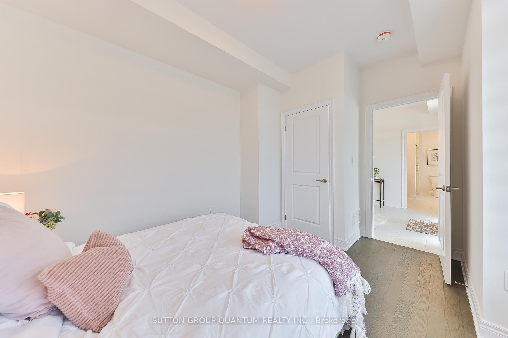 Photo 7 of 2168 Postmaster Drive, Oakville, Westmount — HOMEH