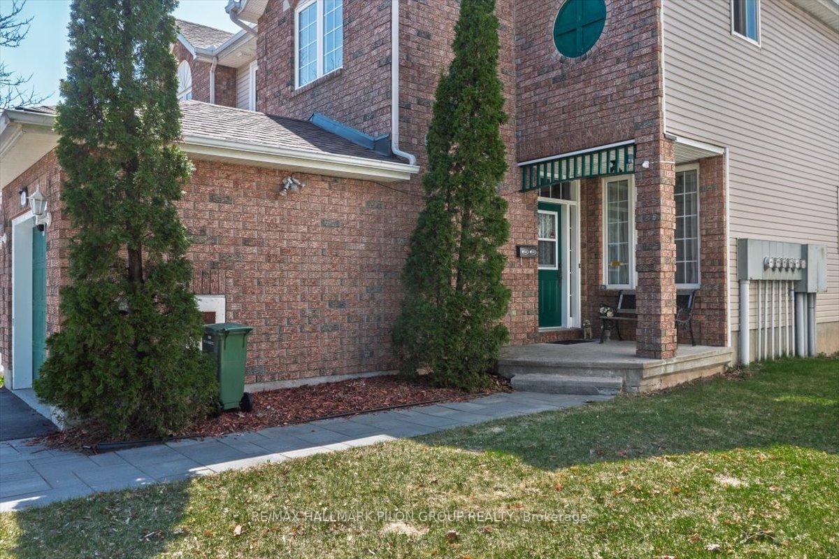 Photo 2 of 903 Markwick Crescent, Ottawa, Notting Hill/Summerside — HOMEH