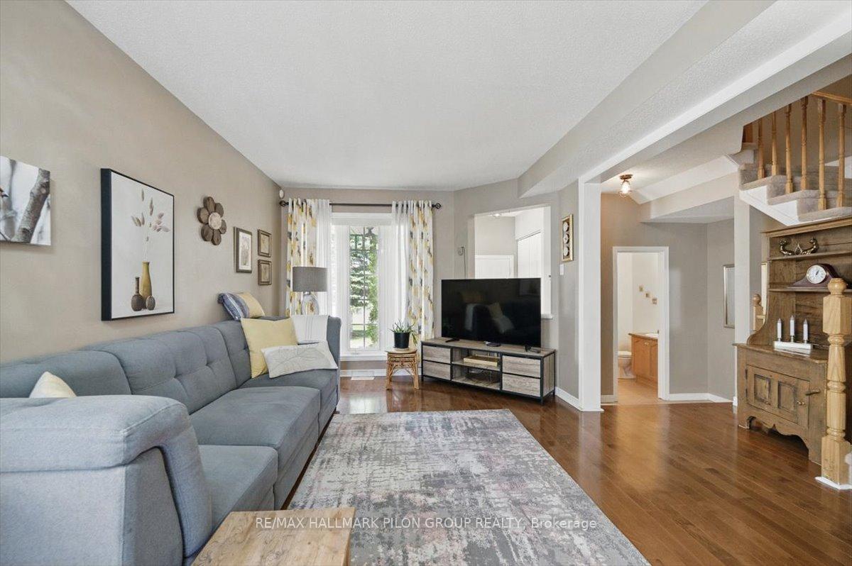 Photo 4 of 903 Markwick Crescent, Ottawa, Notting Hill/Summerside — HOMEH