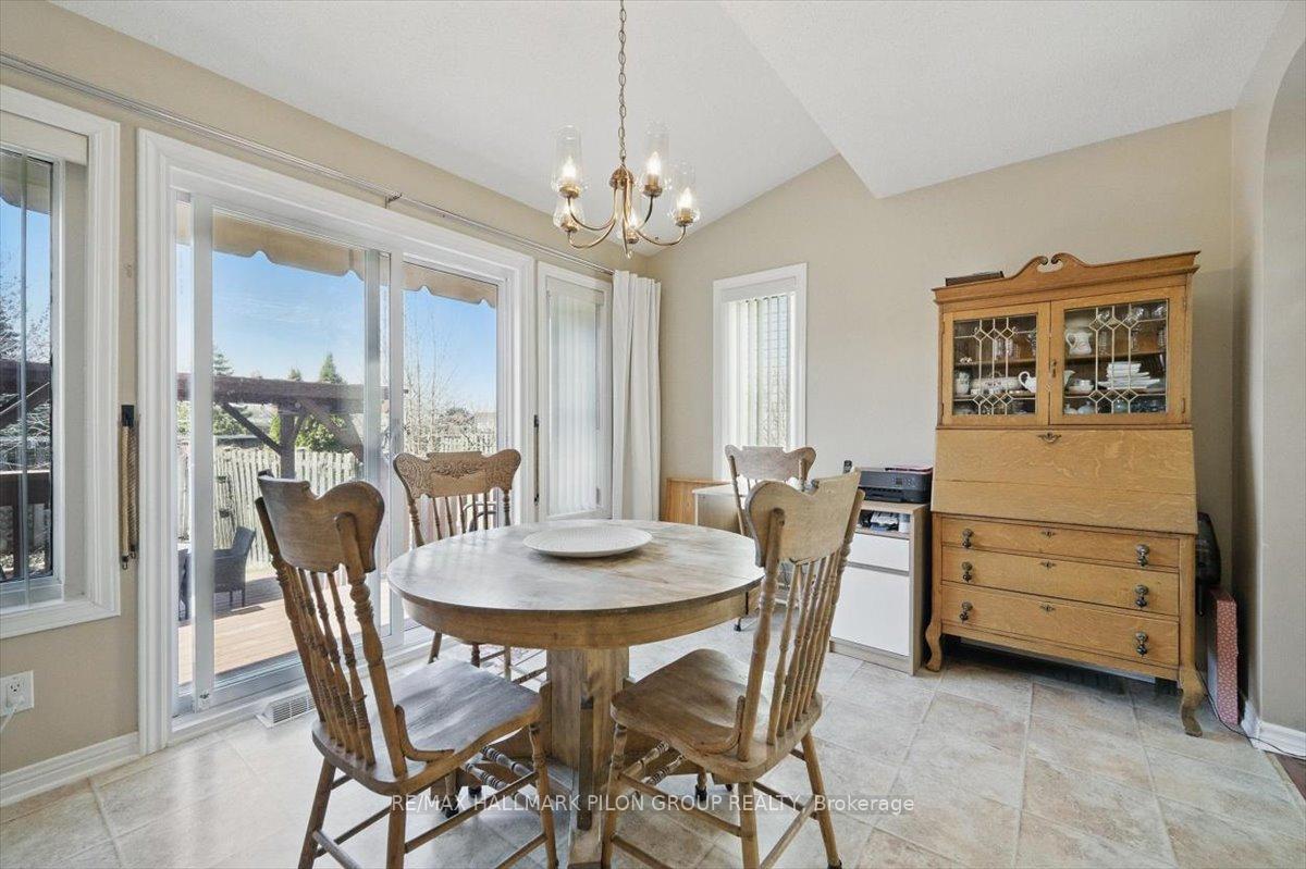 Photo 6 of 903 Markwick Crescent, Ottawa, Notting Hill/Summerside — HOMEH