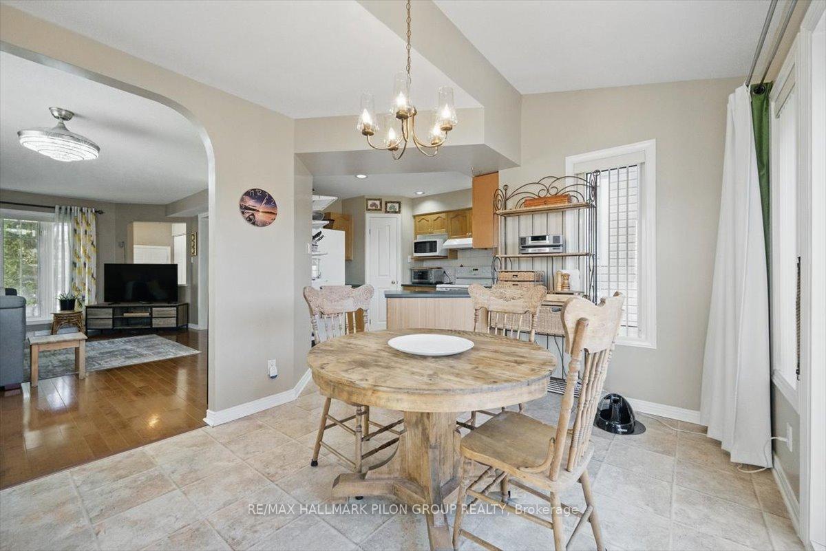 Photo 7 of 903 Markwick Crescent, Ottawa, Notting Hill/Summerside — HOMEH