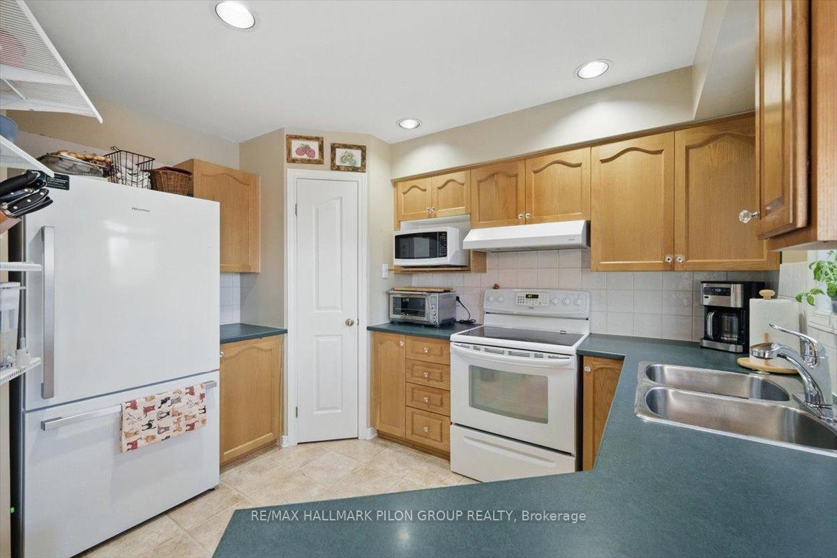 Photo 8 of 903 Markwick Crescent, Ottawa, Notting Hill/Summerside — HOMEH
