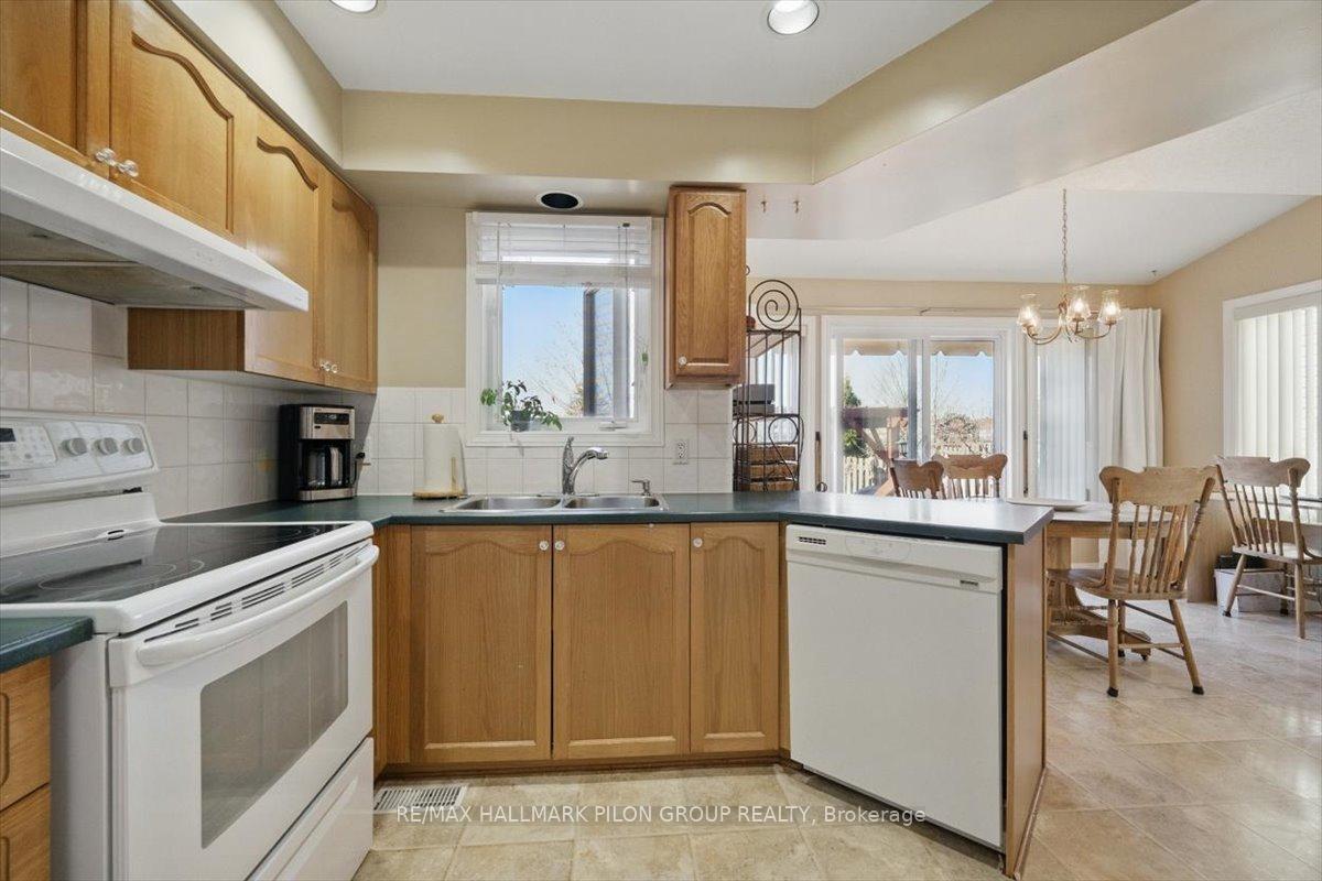 Photo 9 of 903 Markwick Crescent, Ottawa, Notting Hill/Summerside — HOMEH