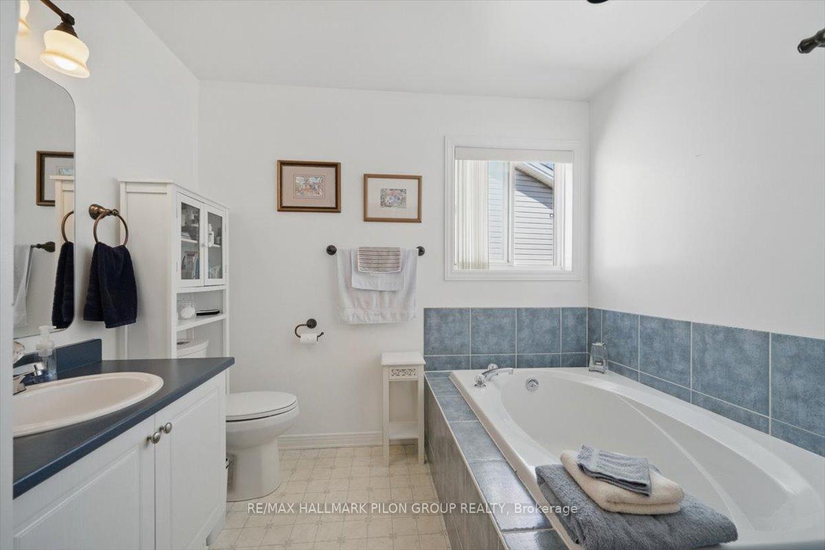 Photo 13 of 903 Markwick Crescent, Ottawa, Notting Hill/Summerside — HOMEH