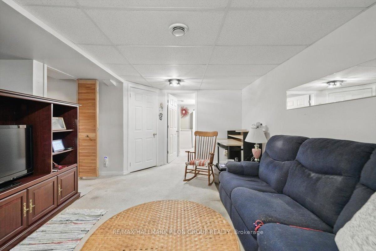 Photo 17 of 903 Markwick Crescent, Ottawa, Notting Hill/Summerside — HOMEH
