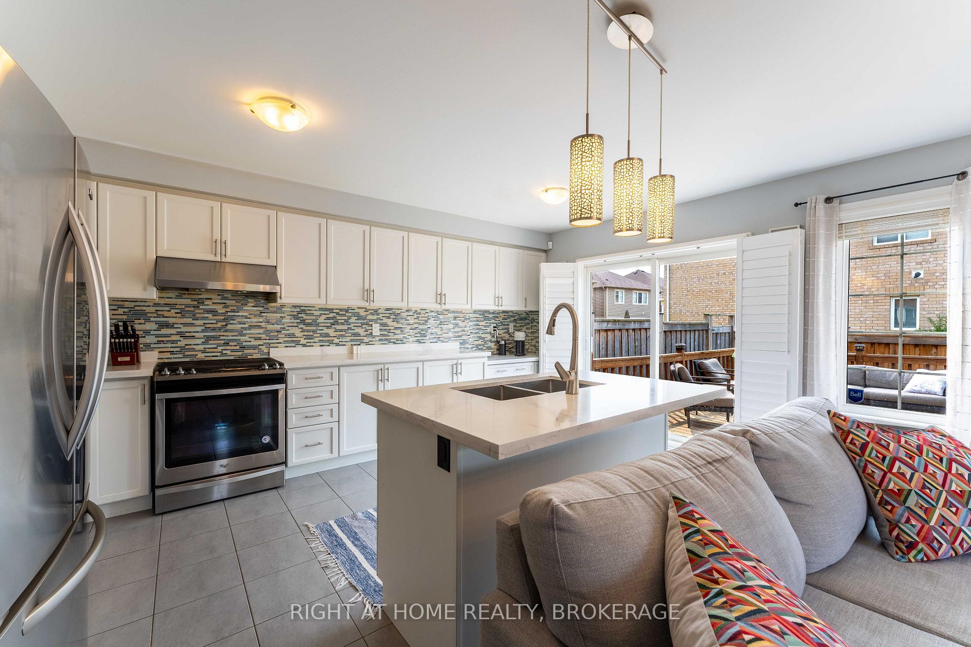 Photo 8 of 234 Gleave Terrace, Milton, Harrison — HOMEH