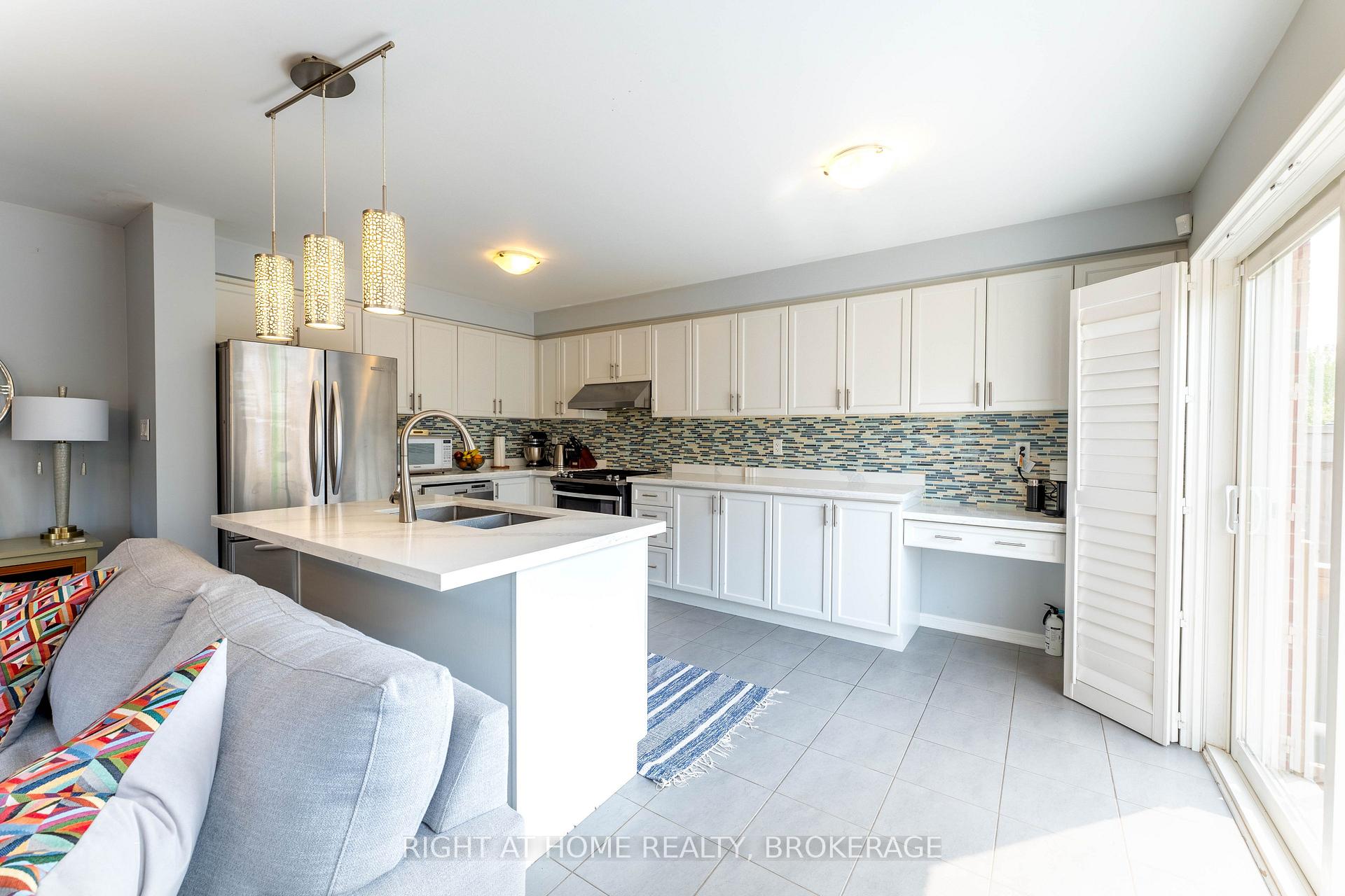 Photo 9 of 234 Gleave Terrace, Milton, Harrison — HOMEH