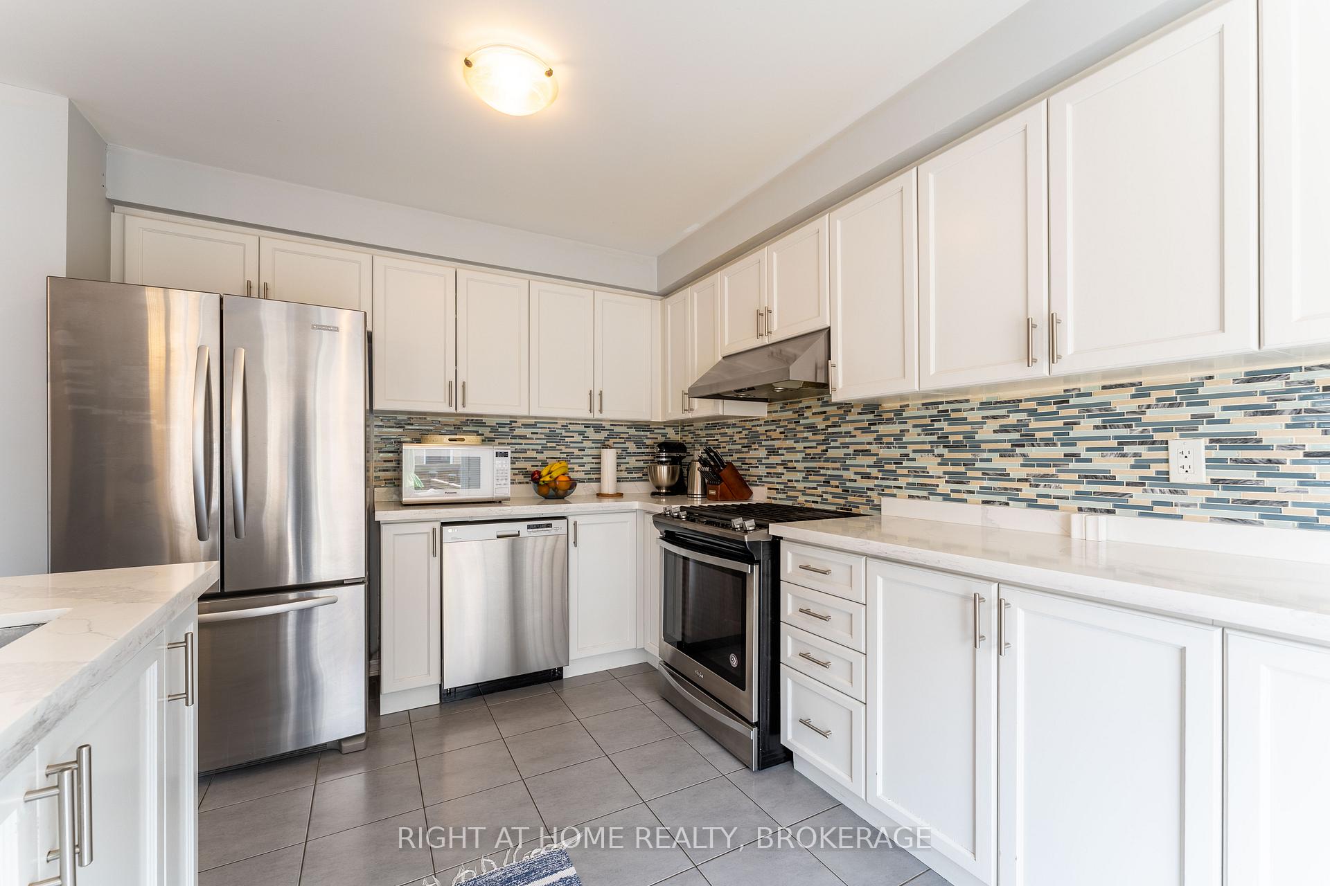 Photo 11 of 234 Gleave Terrace, Milton, Harrison — HOMEH