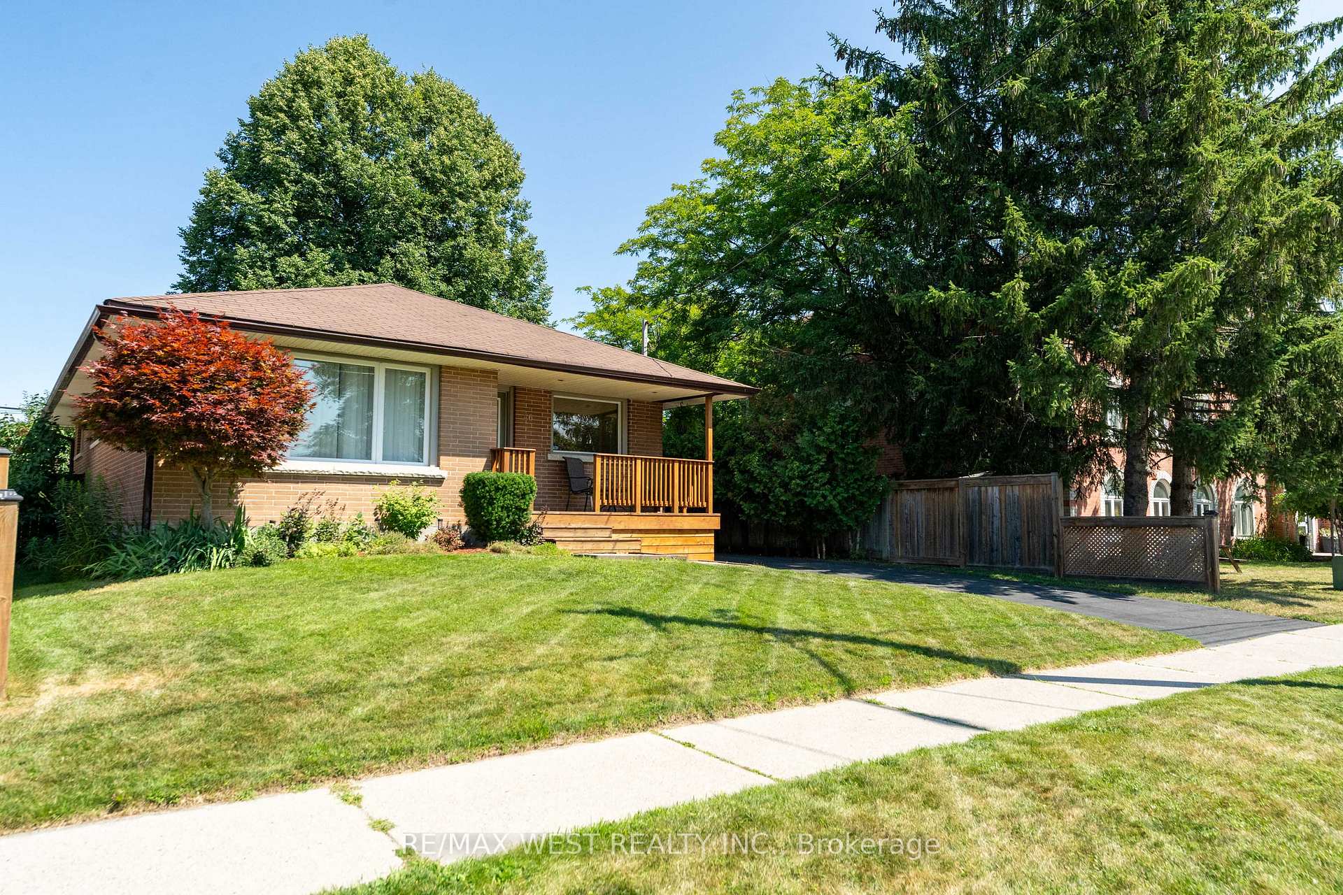 Front of 46 Orchard View Boulevard