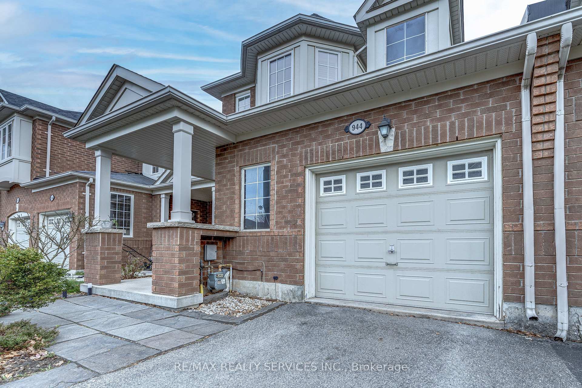 Photo 2 of 944 Hasselfeldt Heights, Milton, Coates — HOMEH