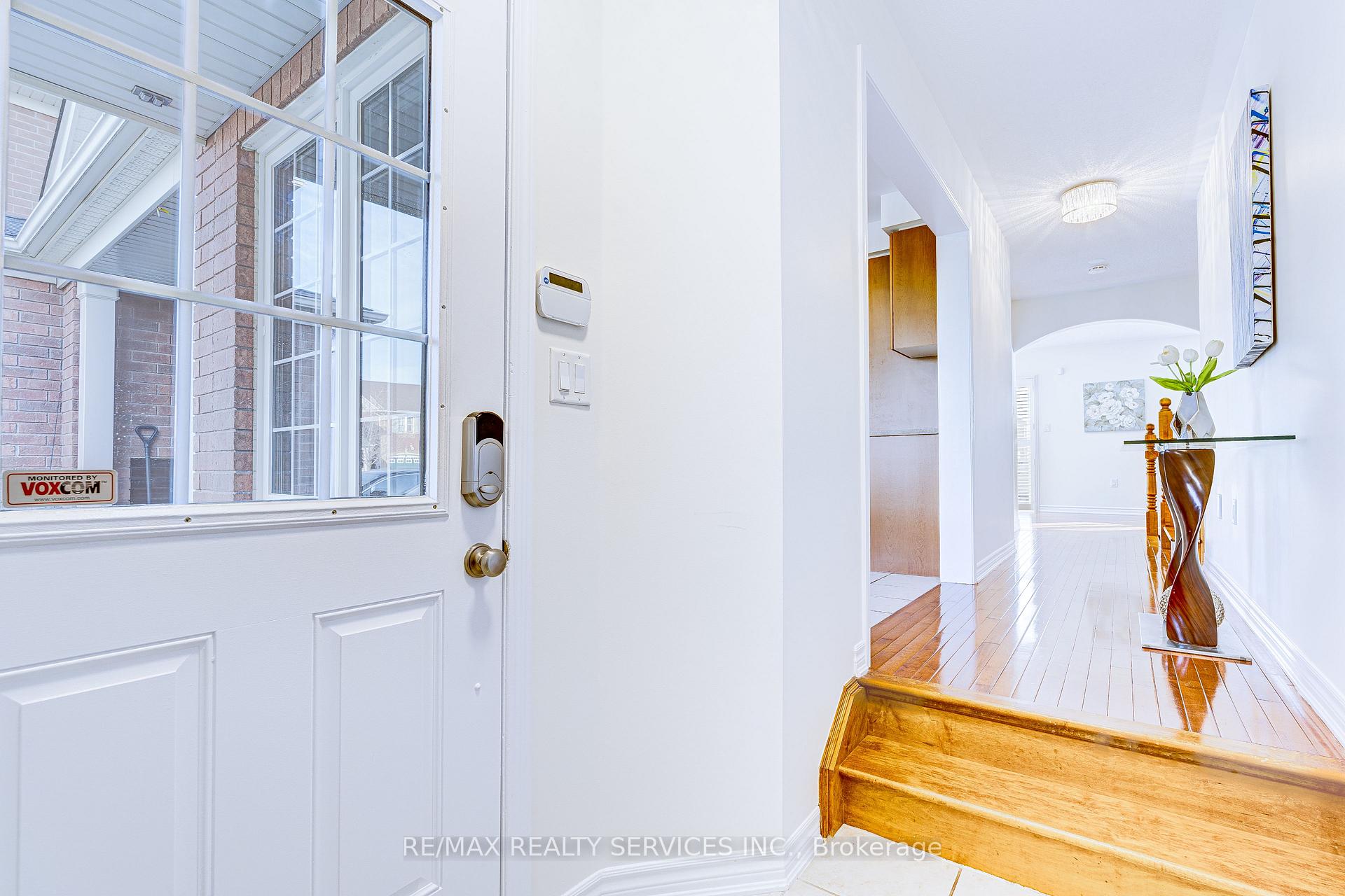 Photo 4 of 944 Hasselfeldt Heights, Milton, Coates — HOMEH