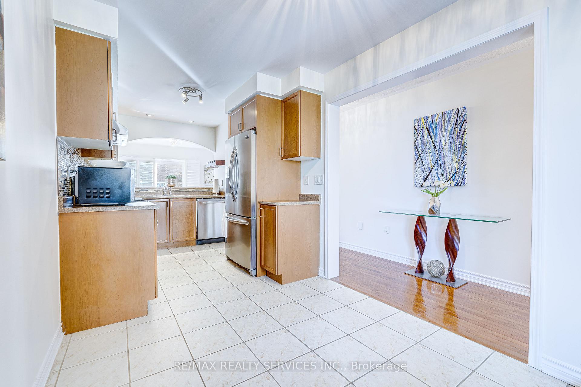 Photo 5 of 944 Hasselfeldt Heights, Milton, Coates — HOMEH