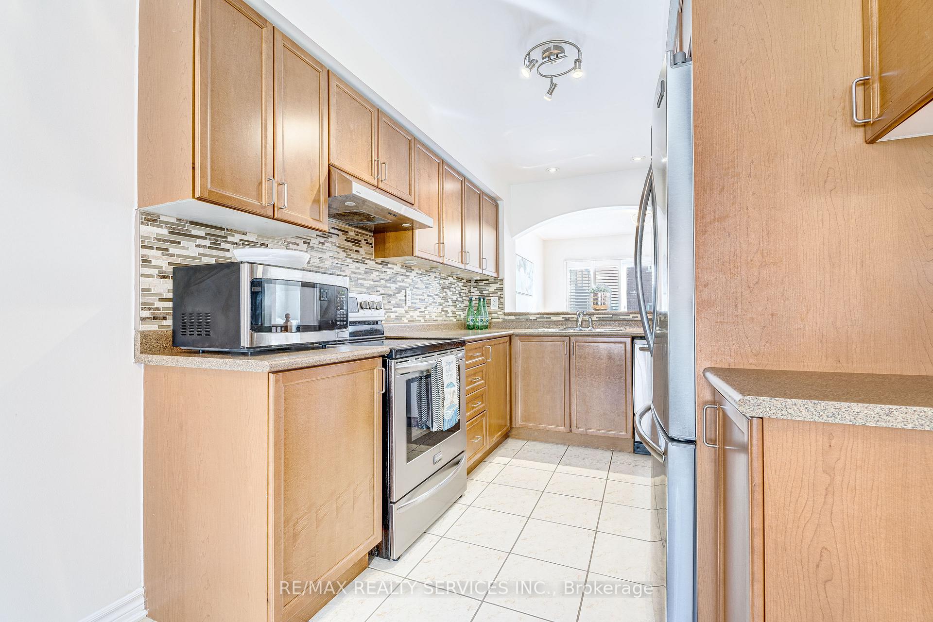 Photo 6 of 944 Hasselfeldt Heights, Milton, Coates — HOMEH