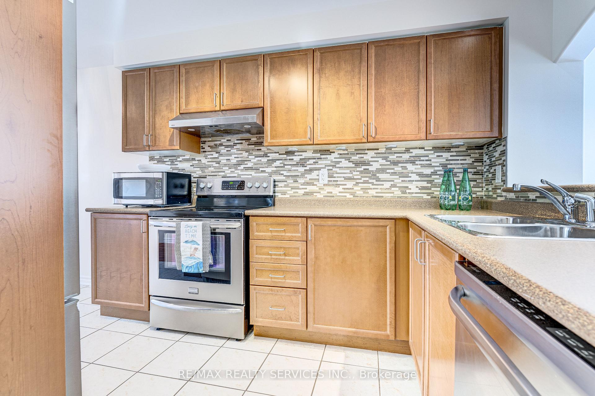 Photo 7 of 944 Hasselfeldt Heights, Milton, Coates — HOMEH