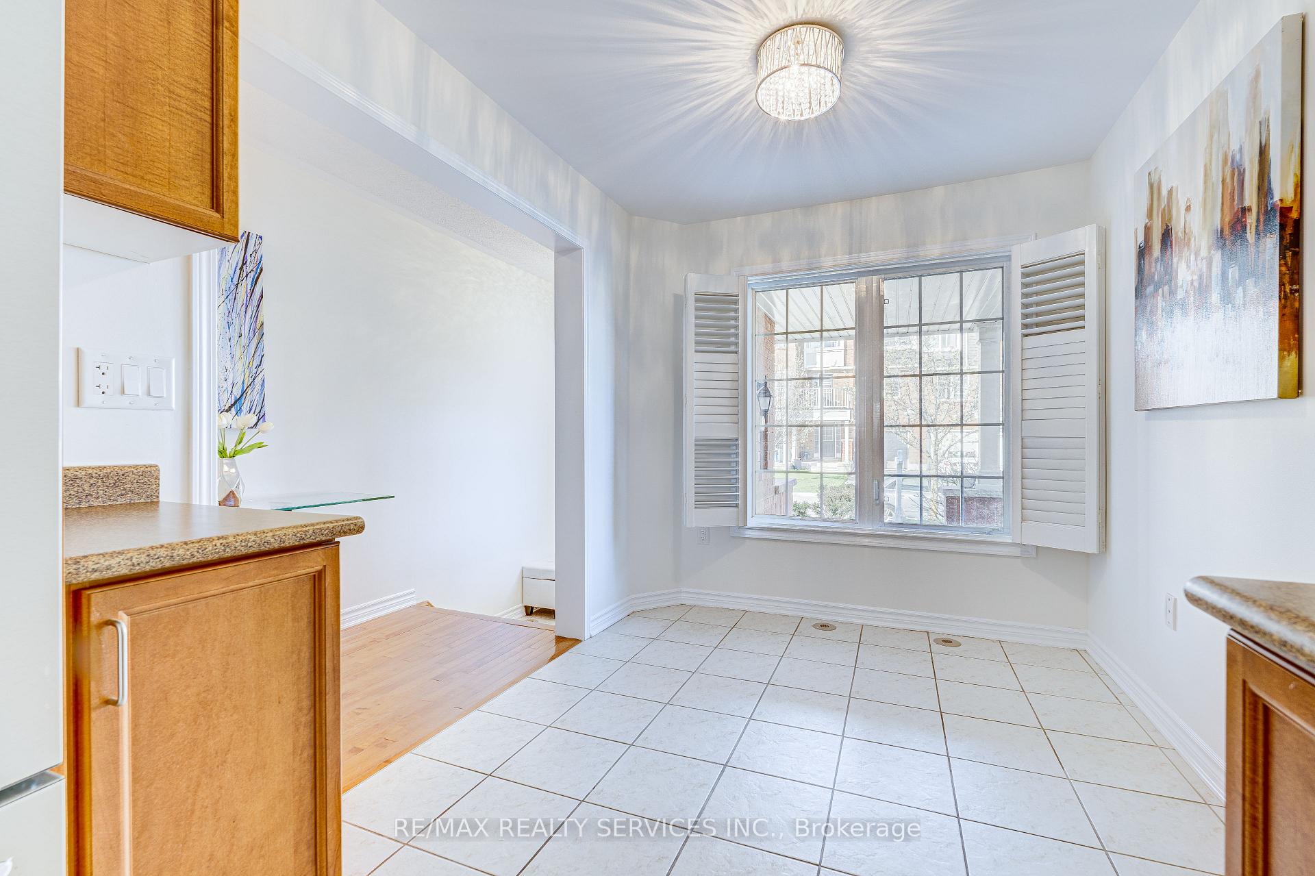 Photo 8 of 944 Hasselfeldt Heights, Milton, Coates — HOMEH