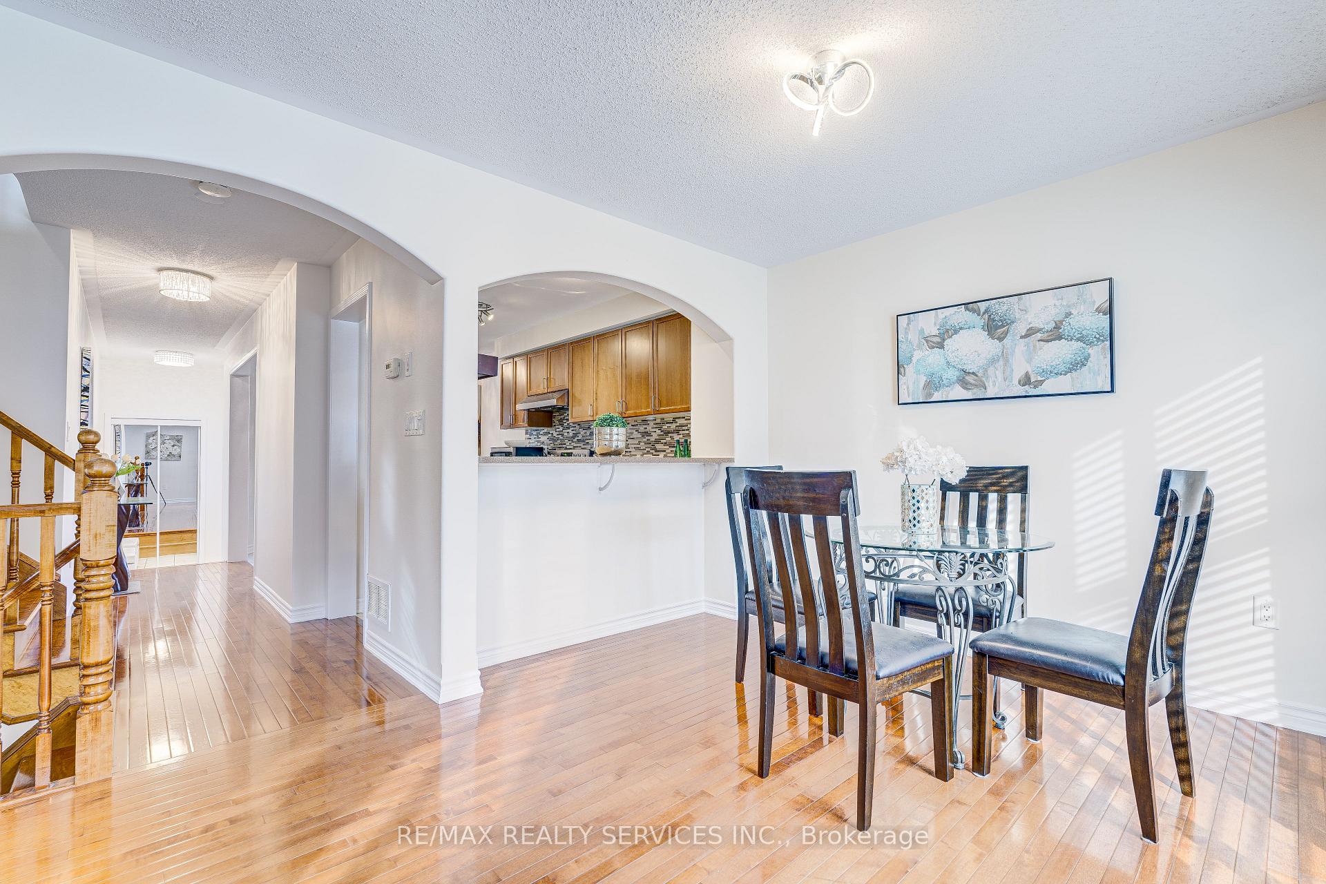 Photo 10 of 944 Hasselfeldt Heights, Milton, Coates — HOMEH