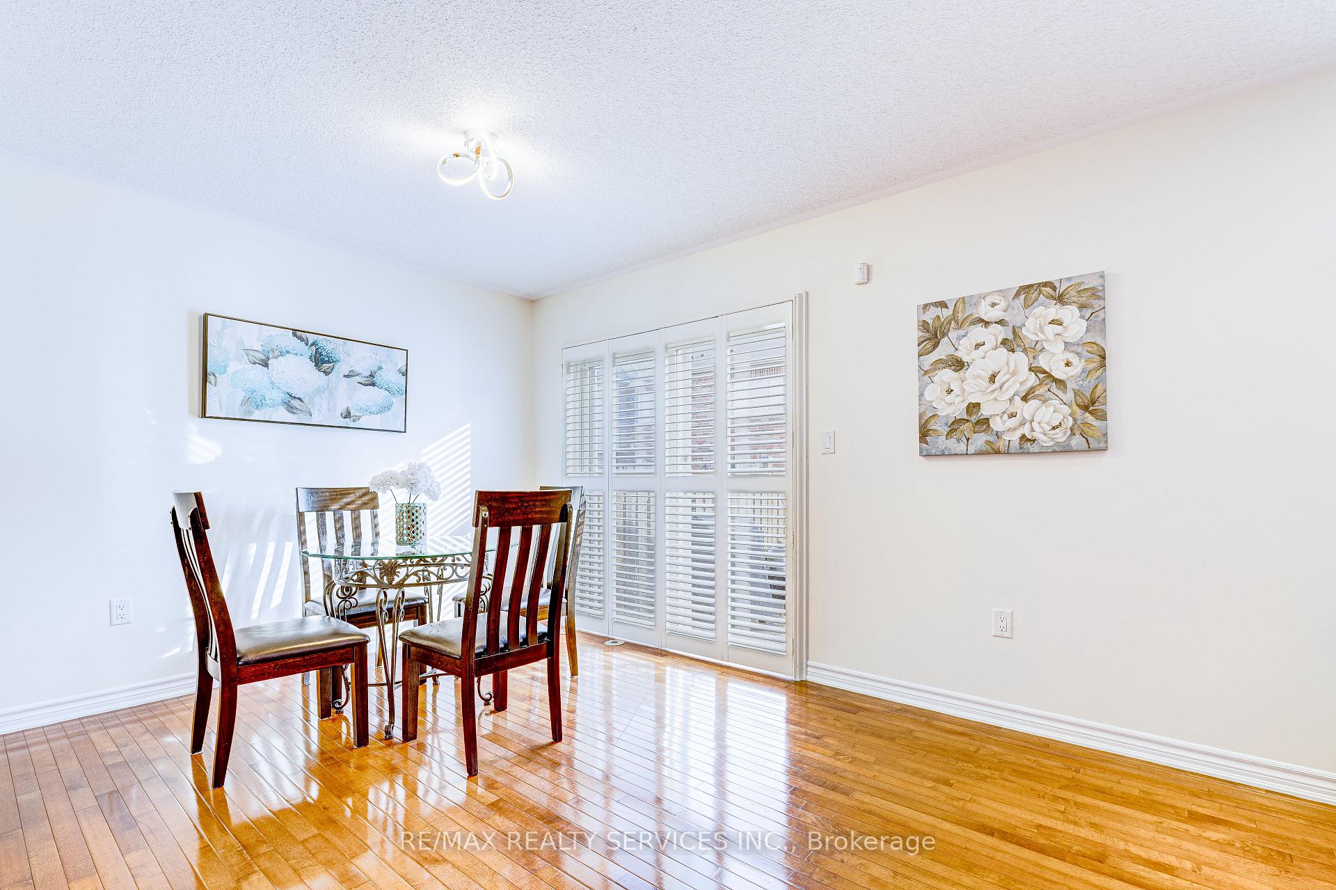 Photo 11 of 944 Hasselfeldt Heights, Milton, Coates — HOMEH