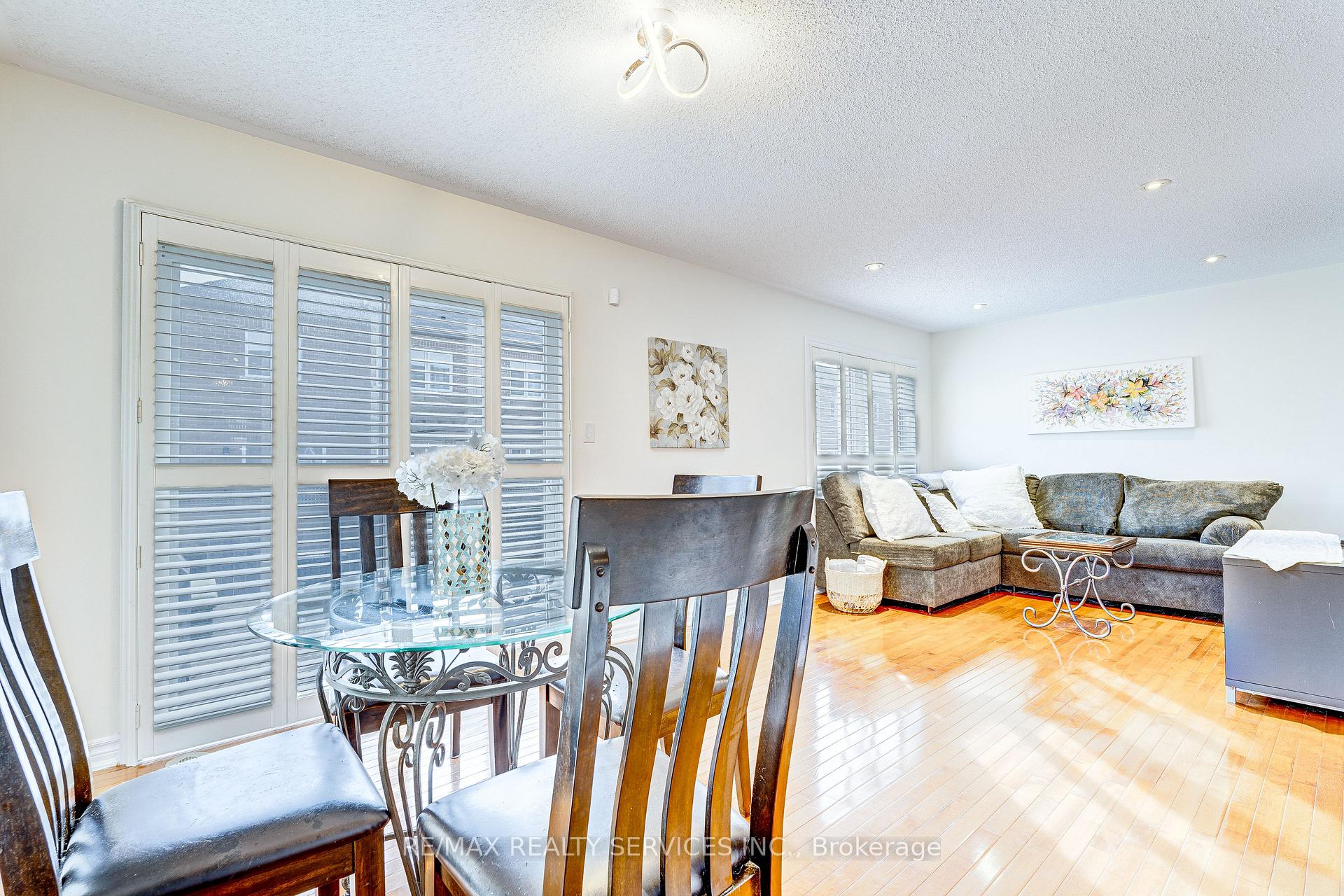 Photo 12 of 944 Hasselfeldt Heights, Milton, Coates — HOMEH