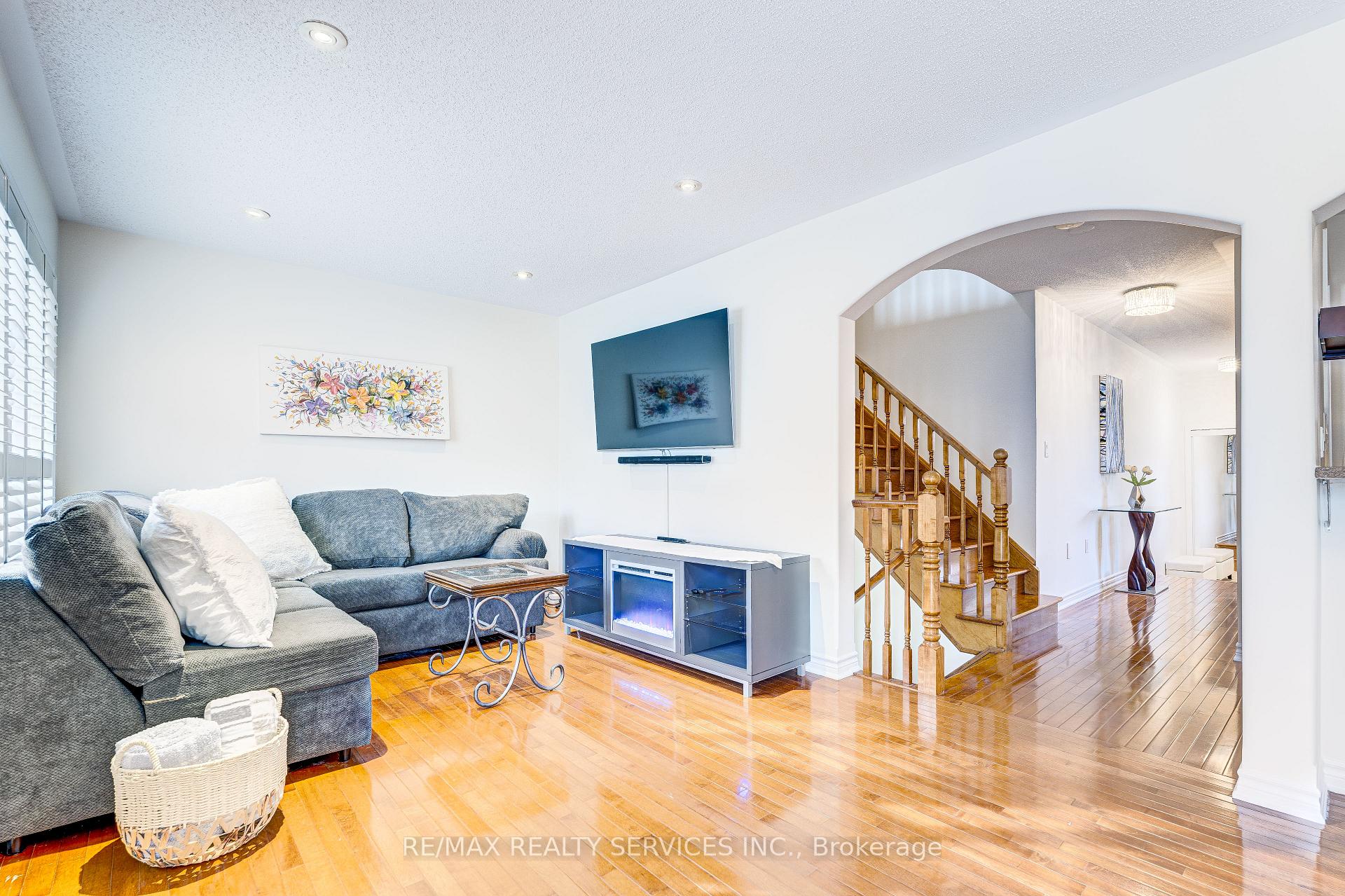 Photo 14 of 944 Hasselfeldt Heights, Milton, Coates — HOMEH