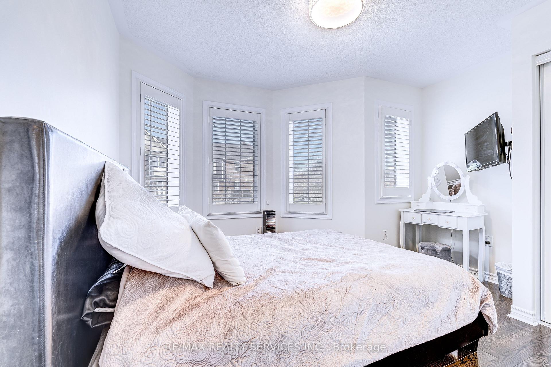 Photo 20 of 944 Hasselfeldt Heights, Milton, Coates — HOMEH