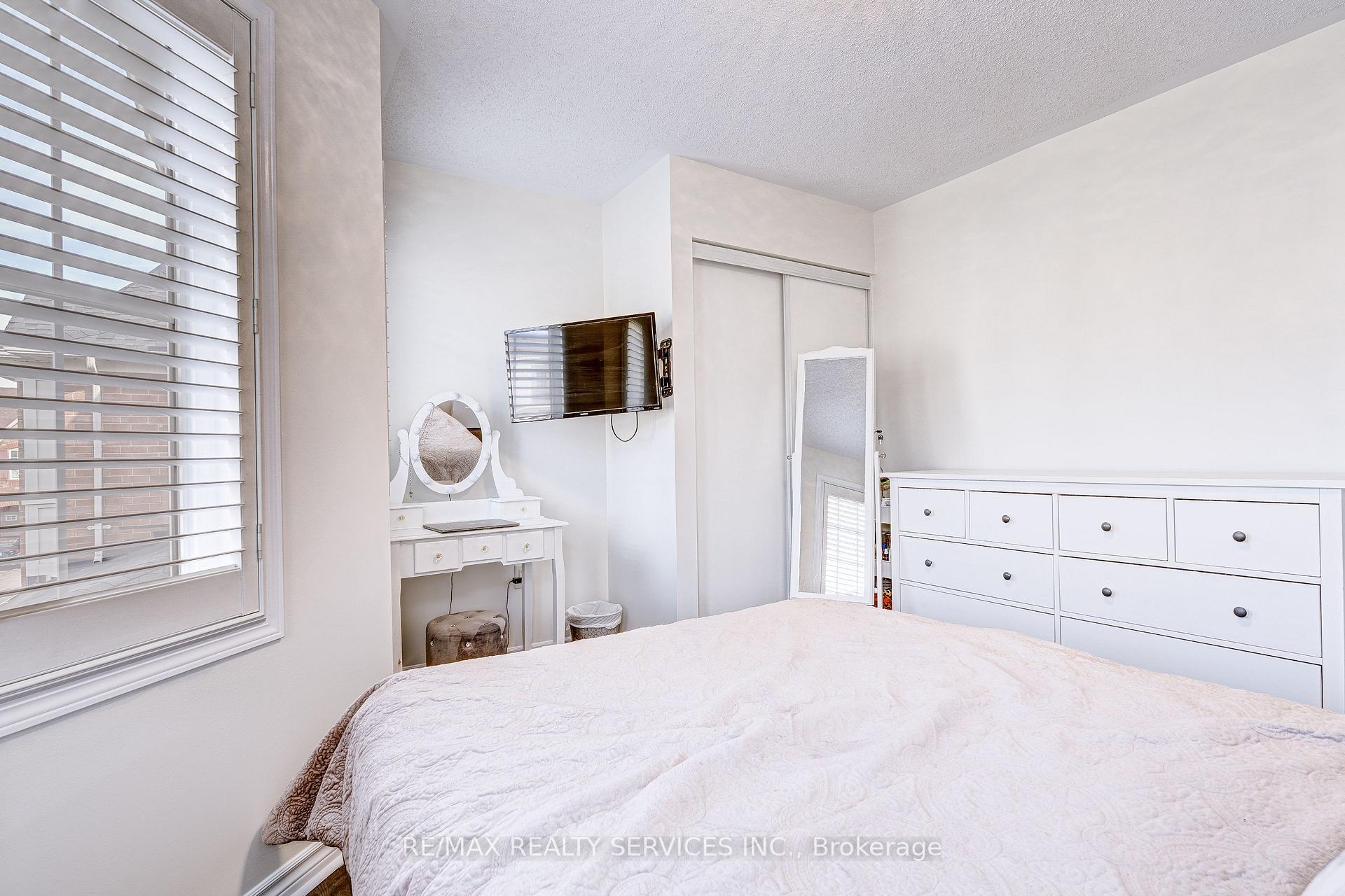 Photo 23 of 944 Hasselfeldt Heights, Milton, Coates — HOMEH
