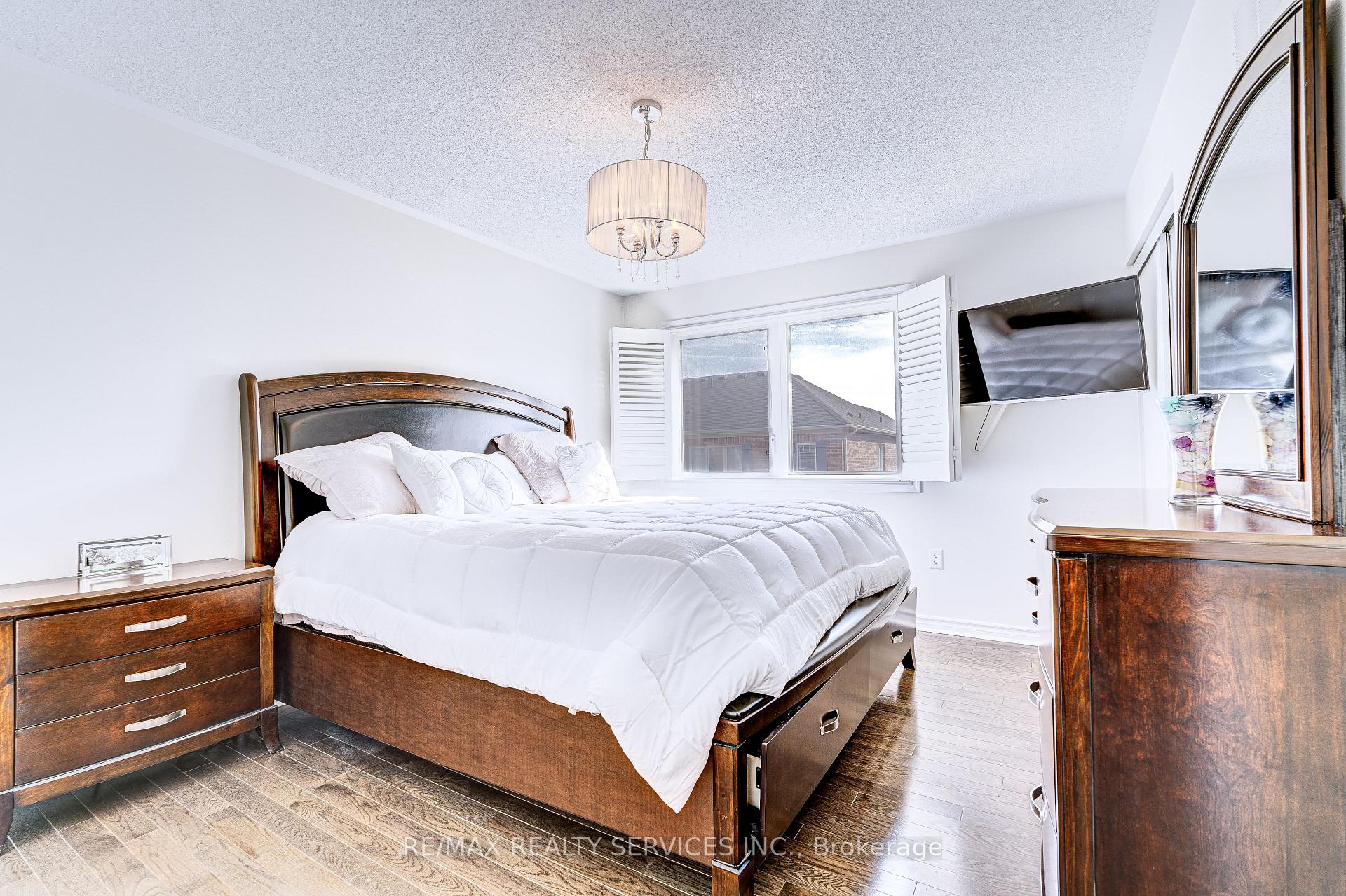 Photo 24 of 944 Hasselfeldt Heights, Milton, Coates — HOMEH