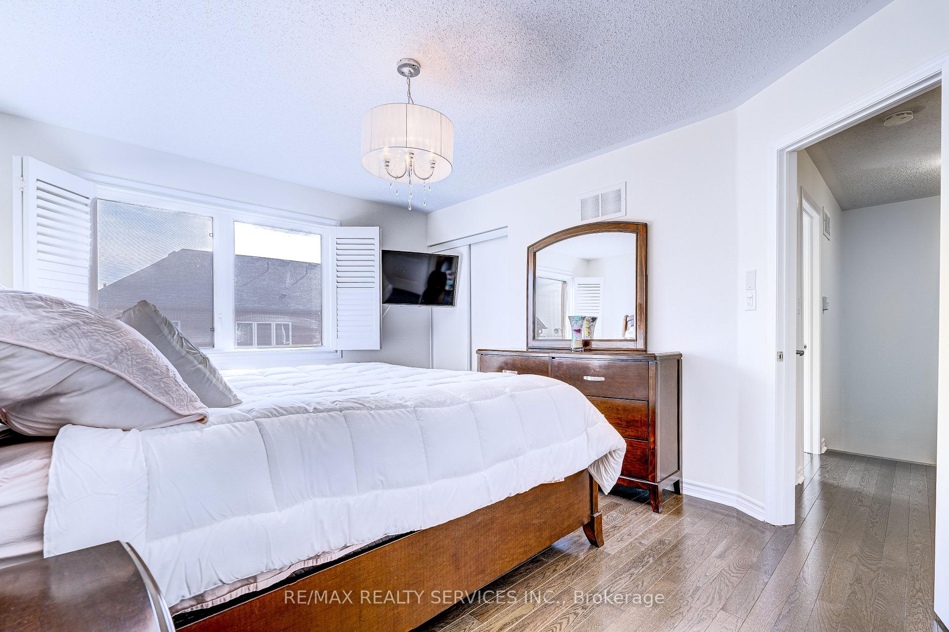Photo 25 of 944 Hasselfeldt Heights, Milton, Coates — HOMEH