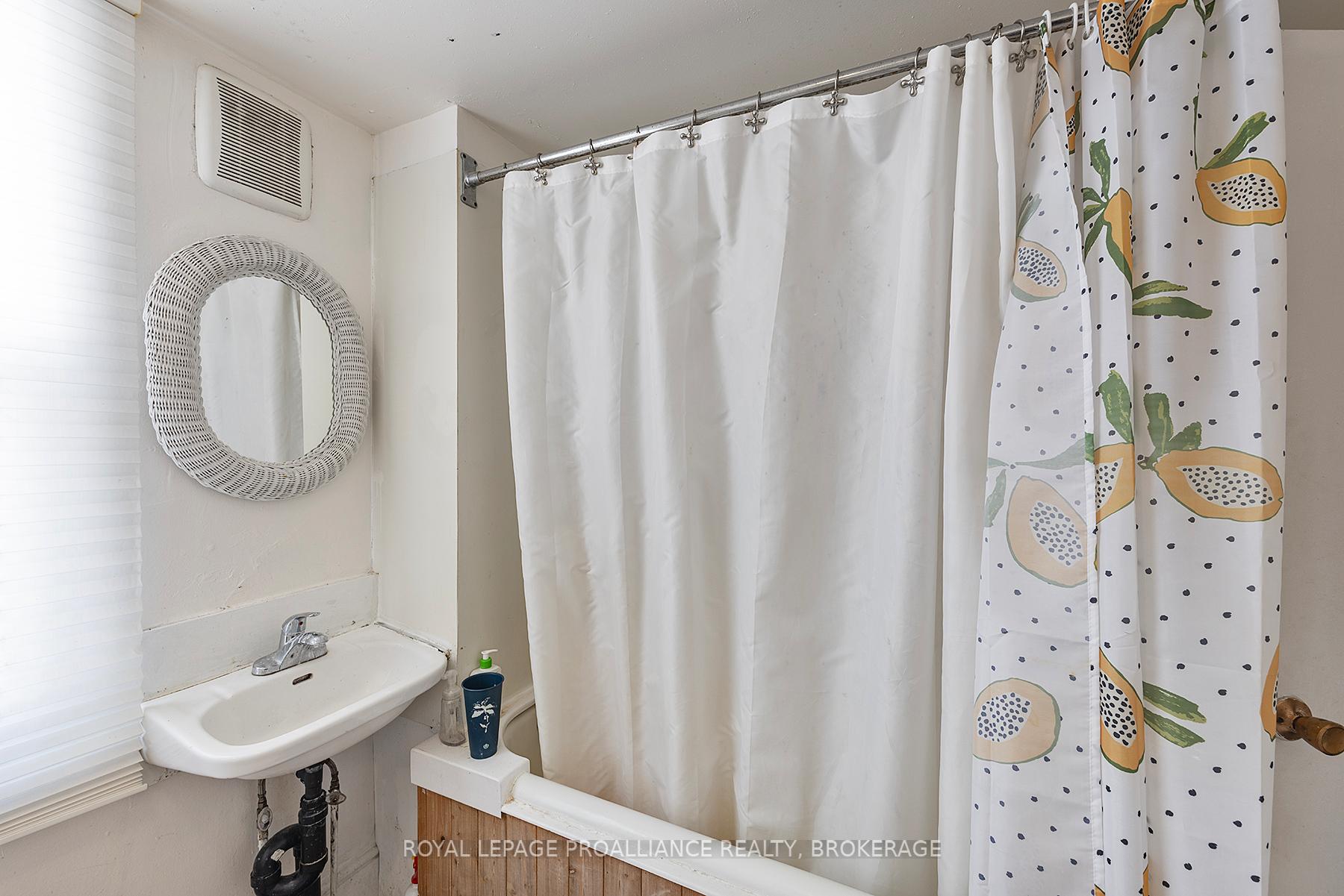 Photo 28 of 252 William Street, Kingston, Central City East — HOMEH