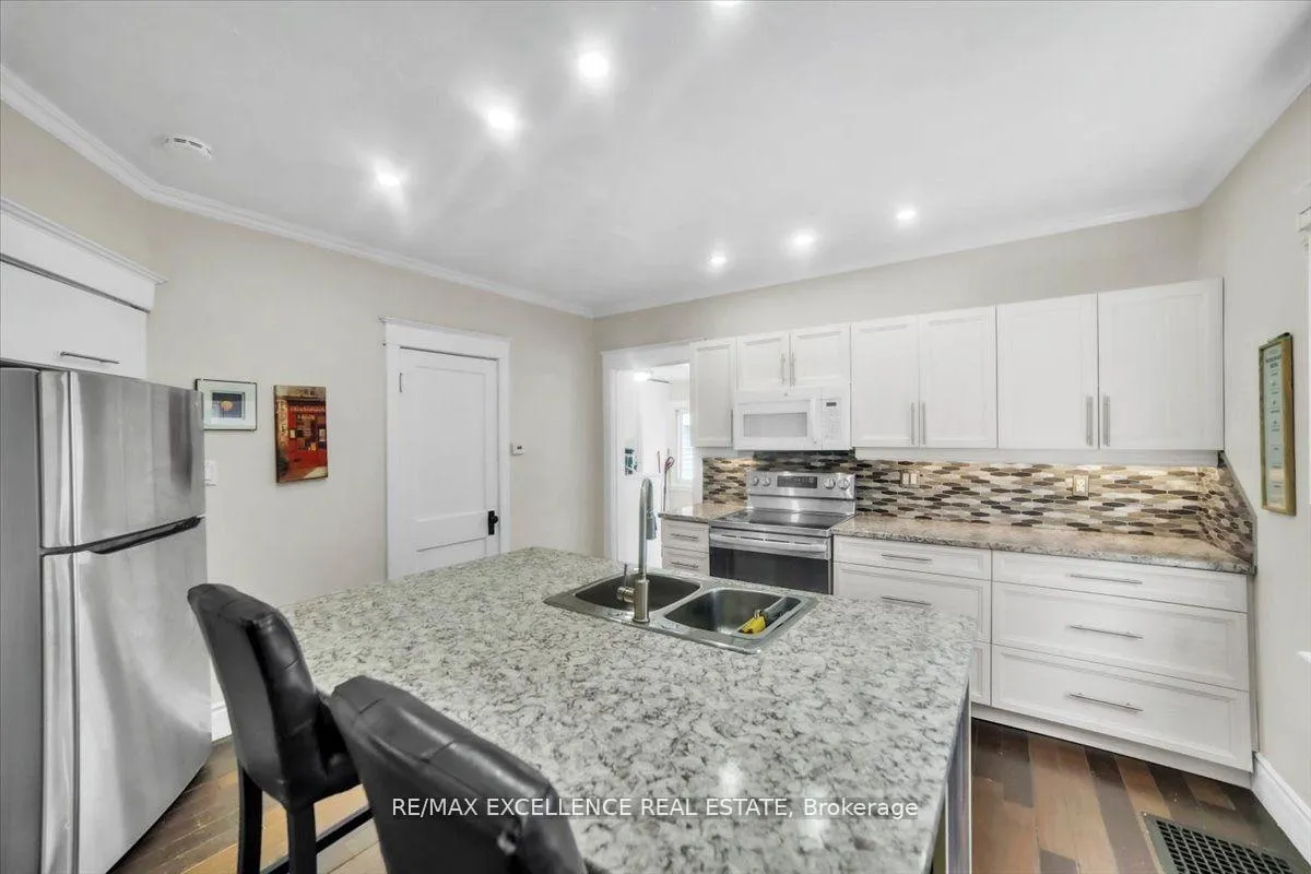 Photo 6 of 626 Downie Street, Peterborough, Town Ward 3 — HOMEH
