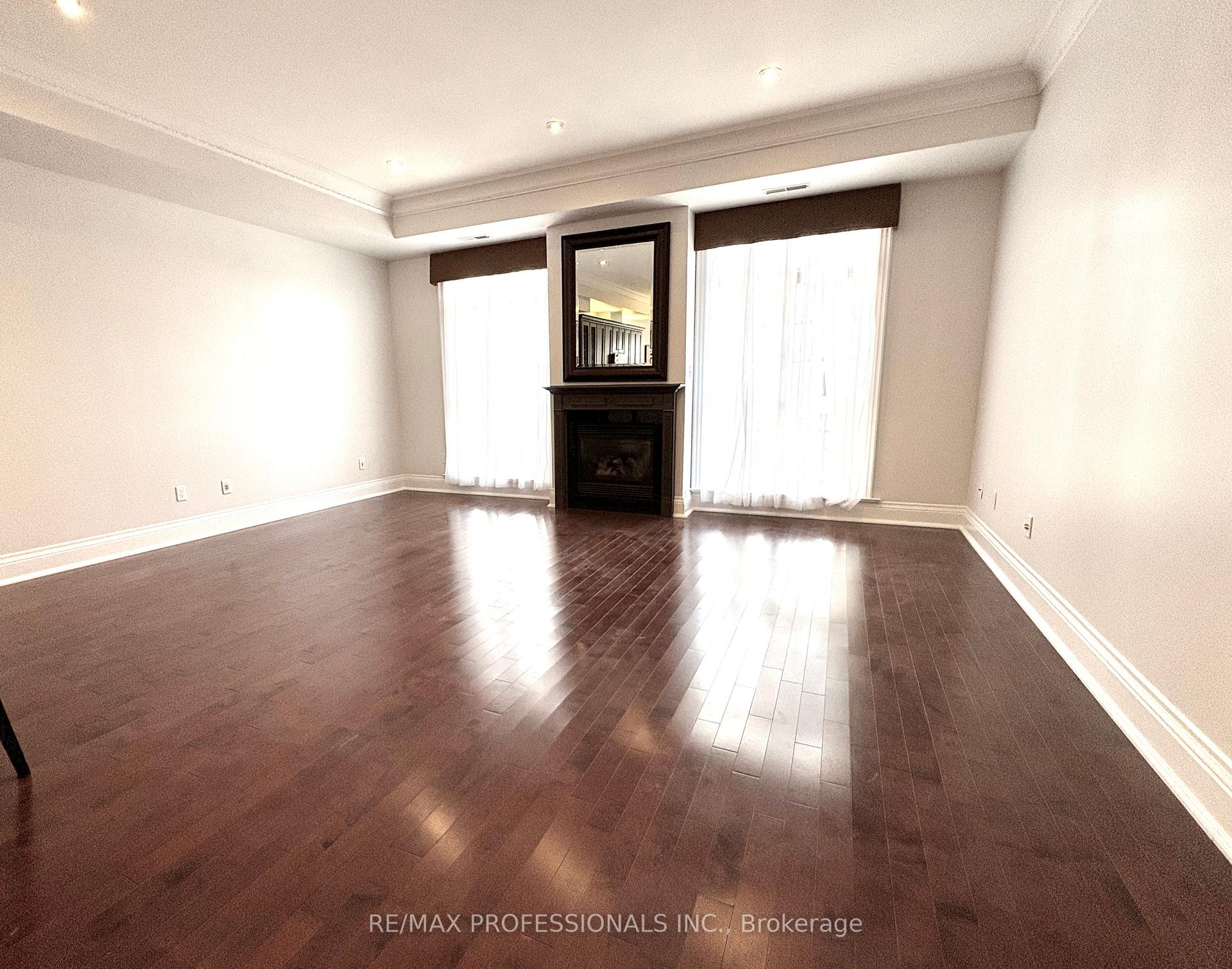 Photo 3 of Unit 12, 120 Bronte Road, Oakville, Bronte — HOMEH