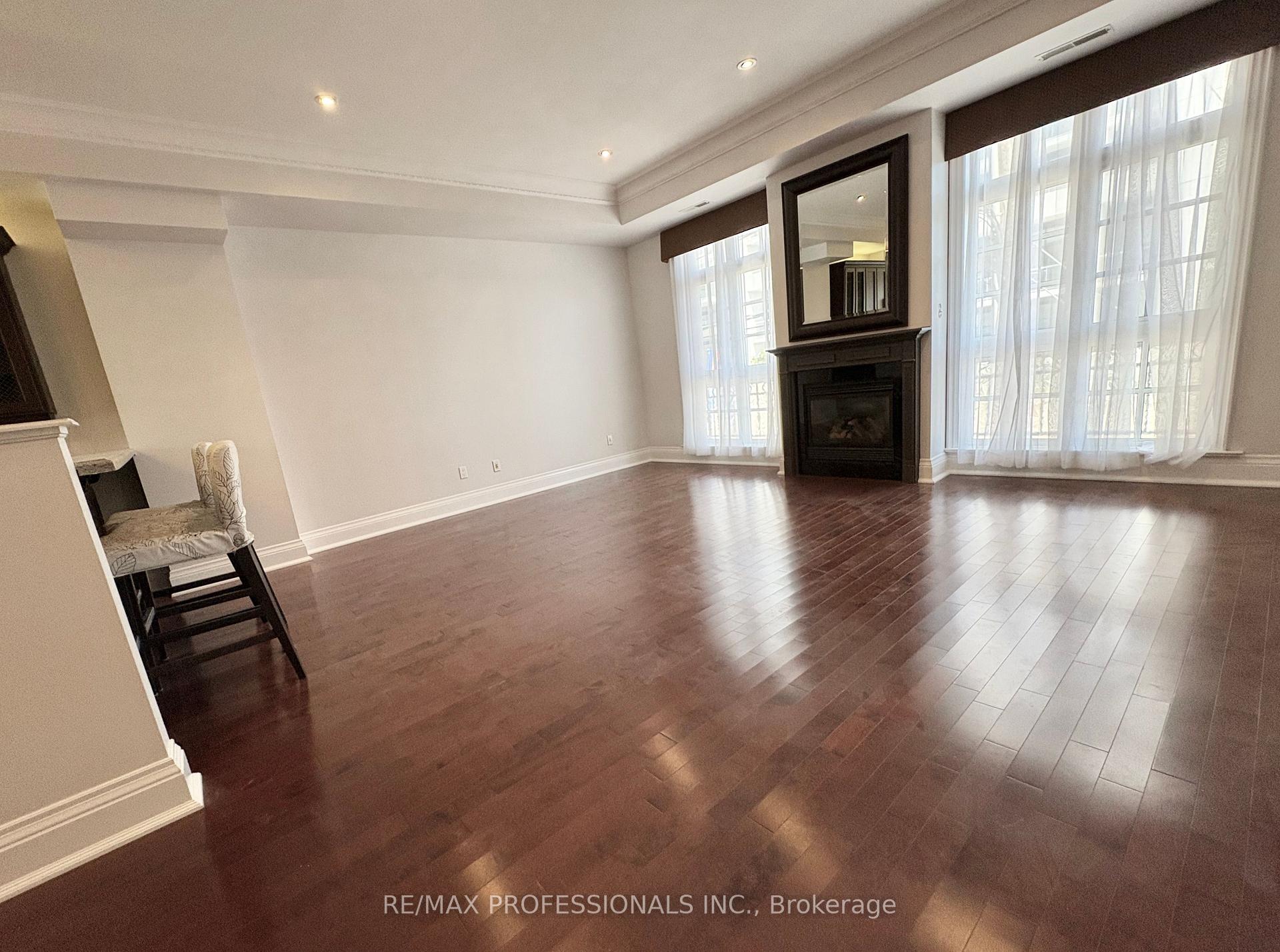 Photo 4 of Unit 12, 120 Bronte Road, Oakville, Bronte — HOMEH