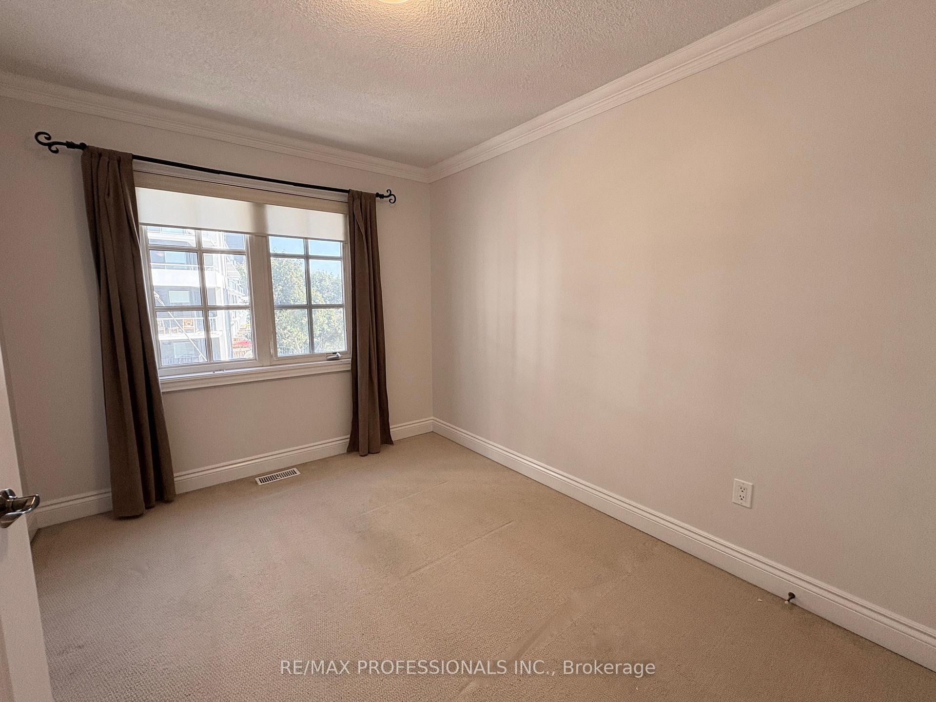 Photo 16 of Unit 12, 120 Bronte Road, Oakville, Bronte — HOMEH