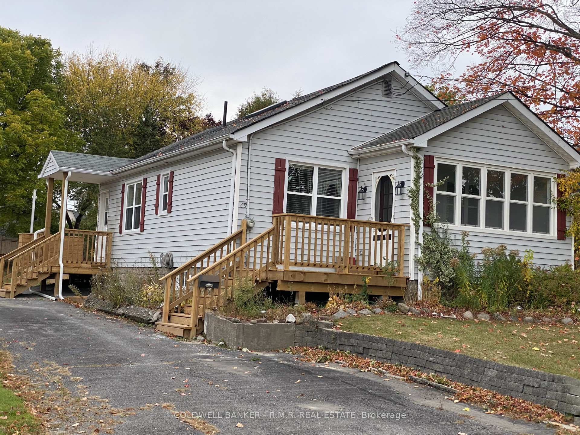 Front of 225 Hope Street N