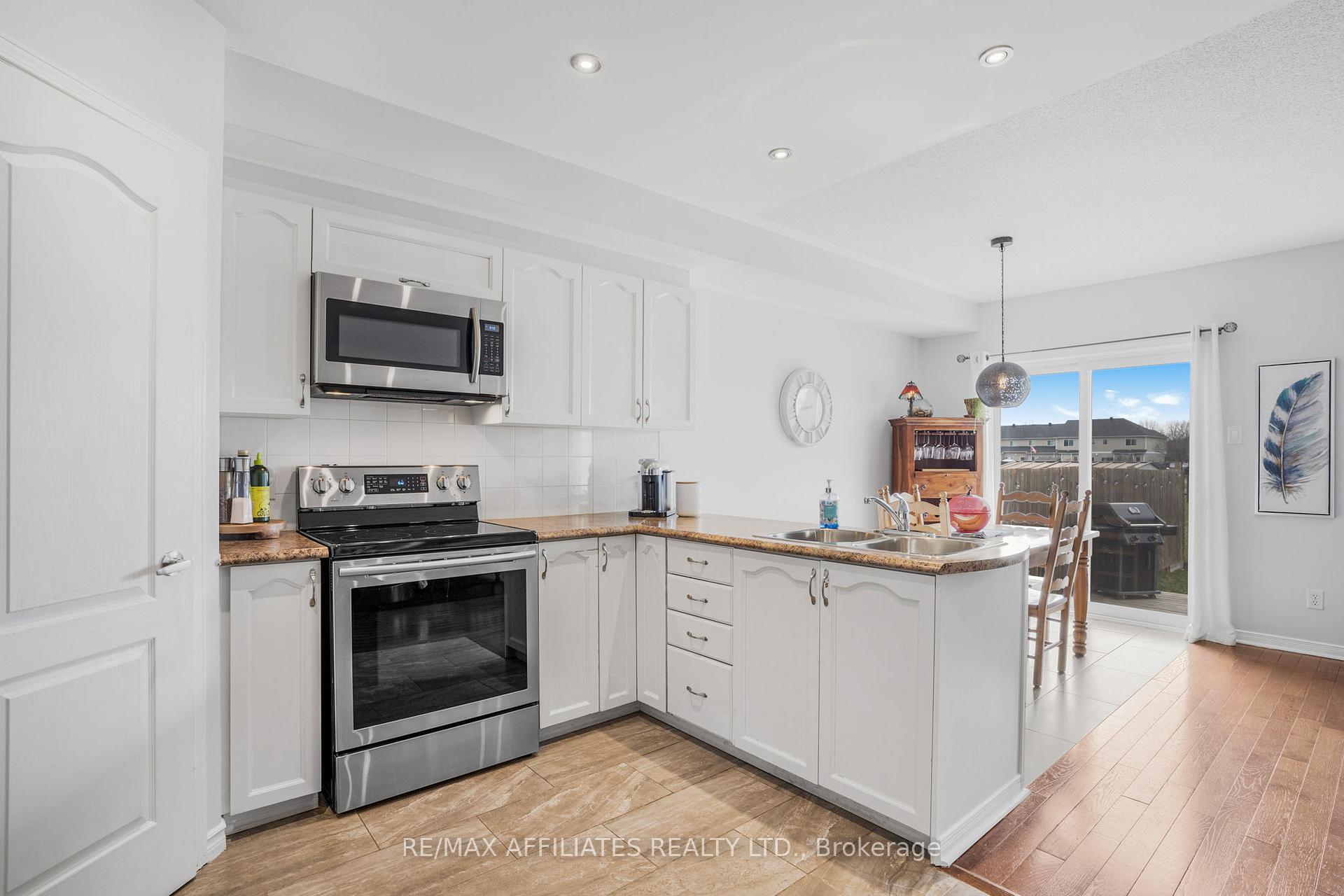 Photo 7 of 1567 Demeter Street, Ottawa, Fallingbrook/Gardenway South — HOMEH