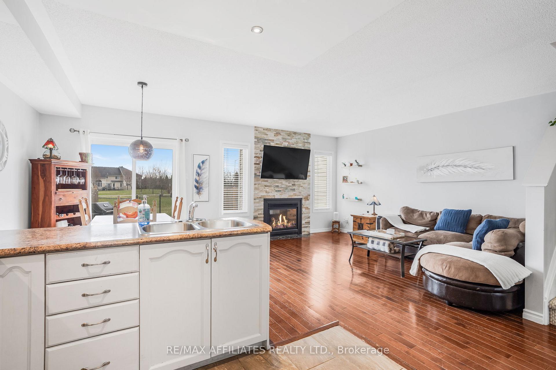 Photo 9 of 1567 Demeter Street, Ottawa, Fallingbrook/Gardenway South — HOMEH