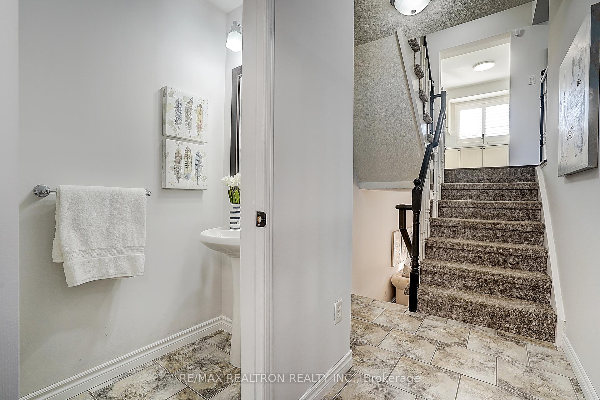 Photo 3 of 2543 Gill Crescent, Oakville, River Oaks — HOMEH