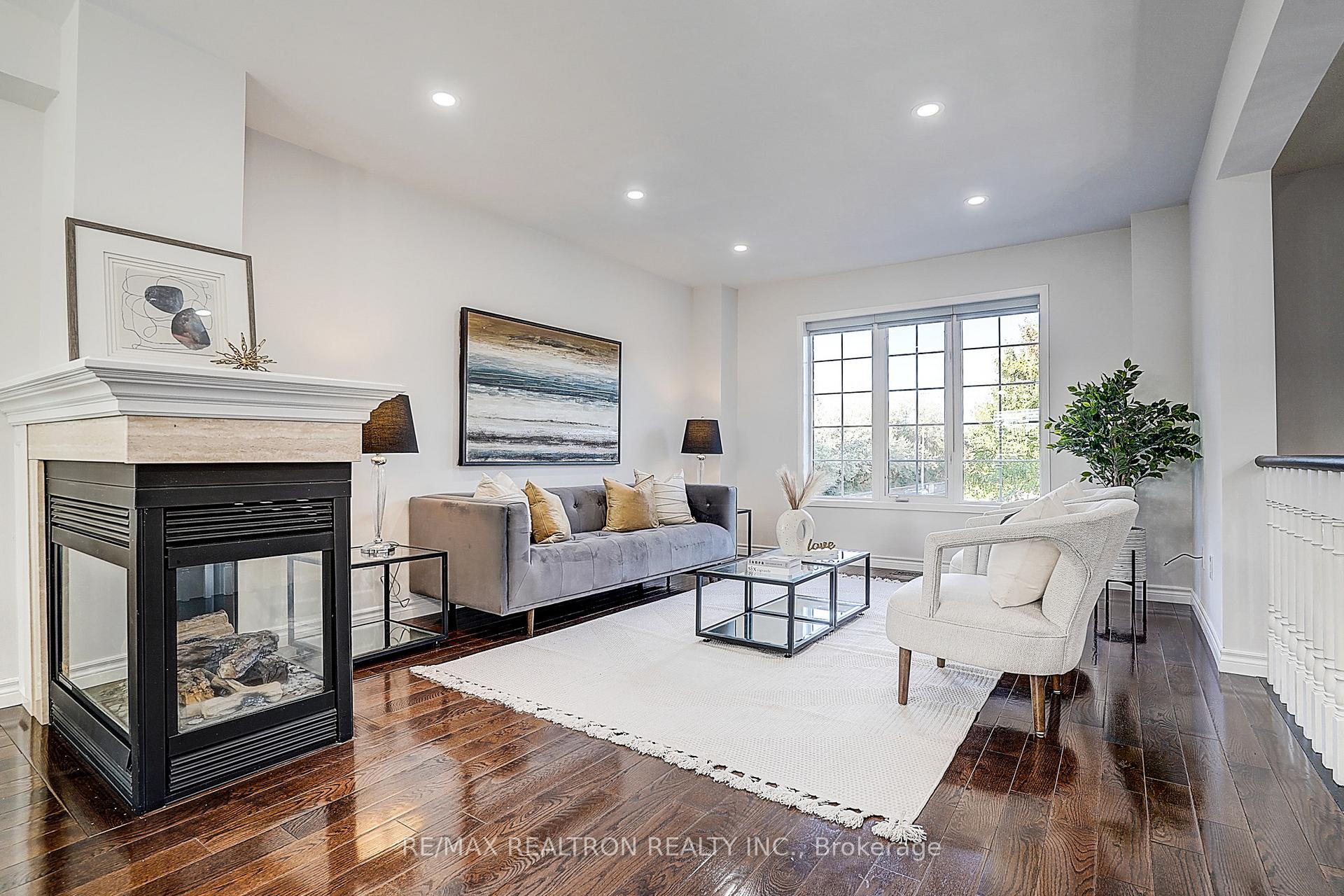 Photo 4 of 2543 Gill Crescent, Oakville, River Oaks — HOMEH