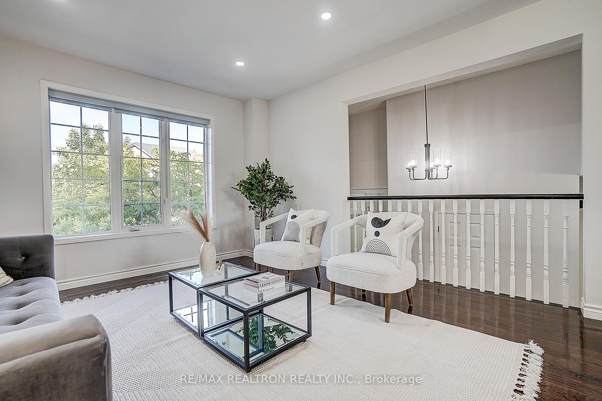 Photo 5 of 2543 Gill Crescent, Oakville, River Oaks — HOMEH