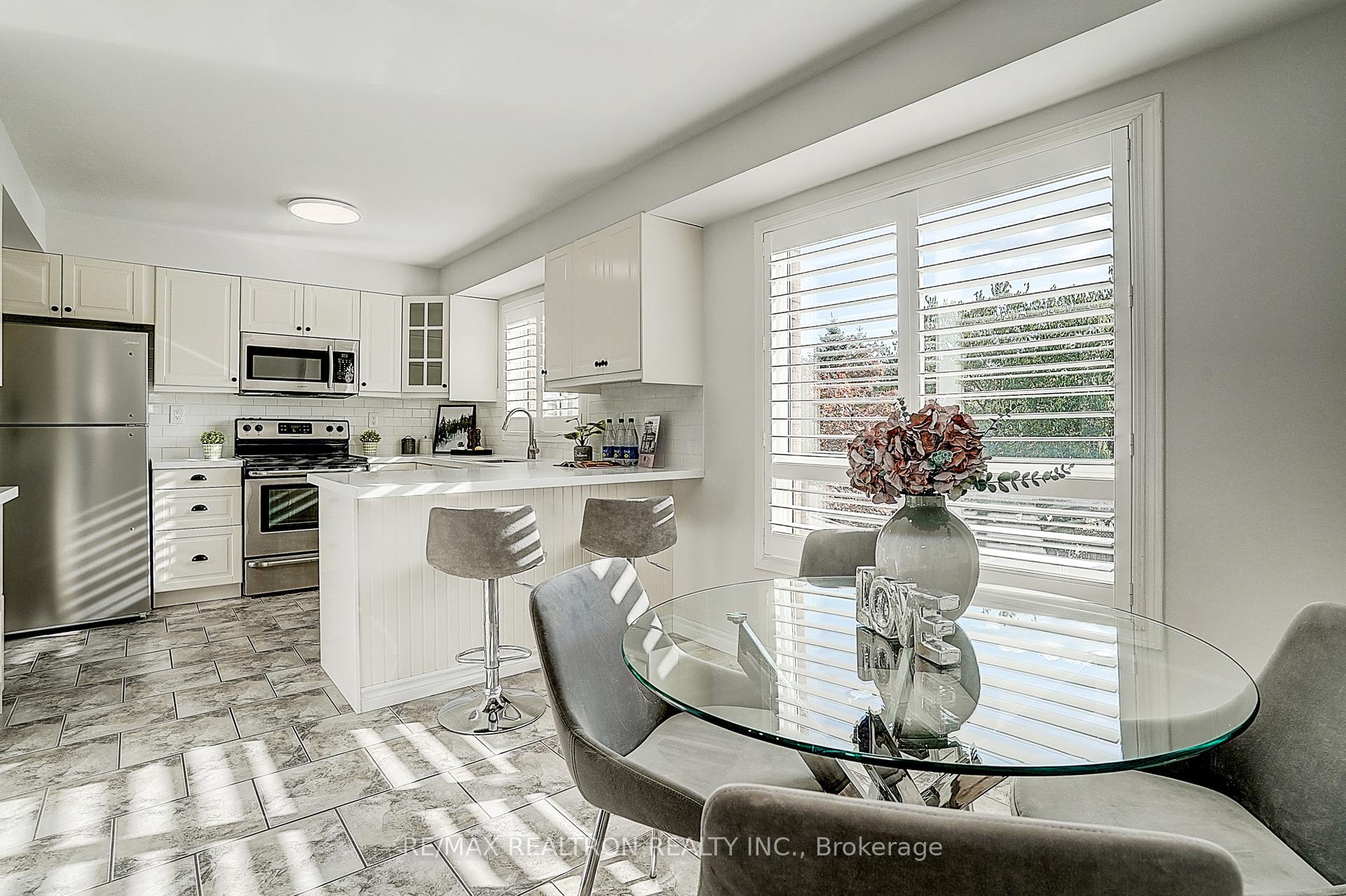 Photo 12 of 2543 Gill Crescent, Oakville, River Oaks — HOMEH