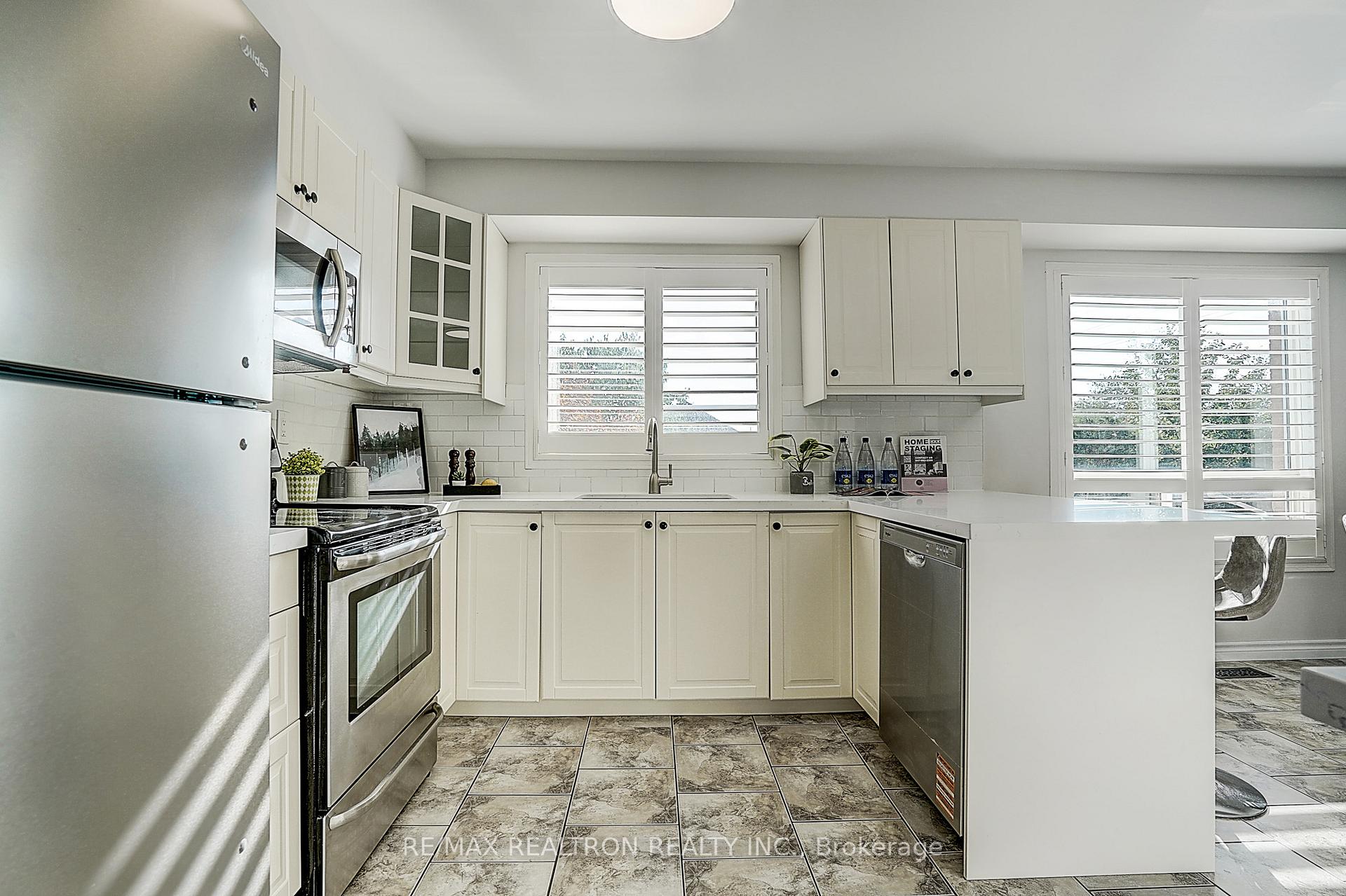 Photo 16 of 2543 Gill Crescent, Oakville, River Oaks — HOMEH