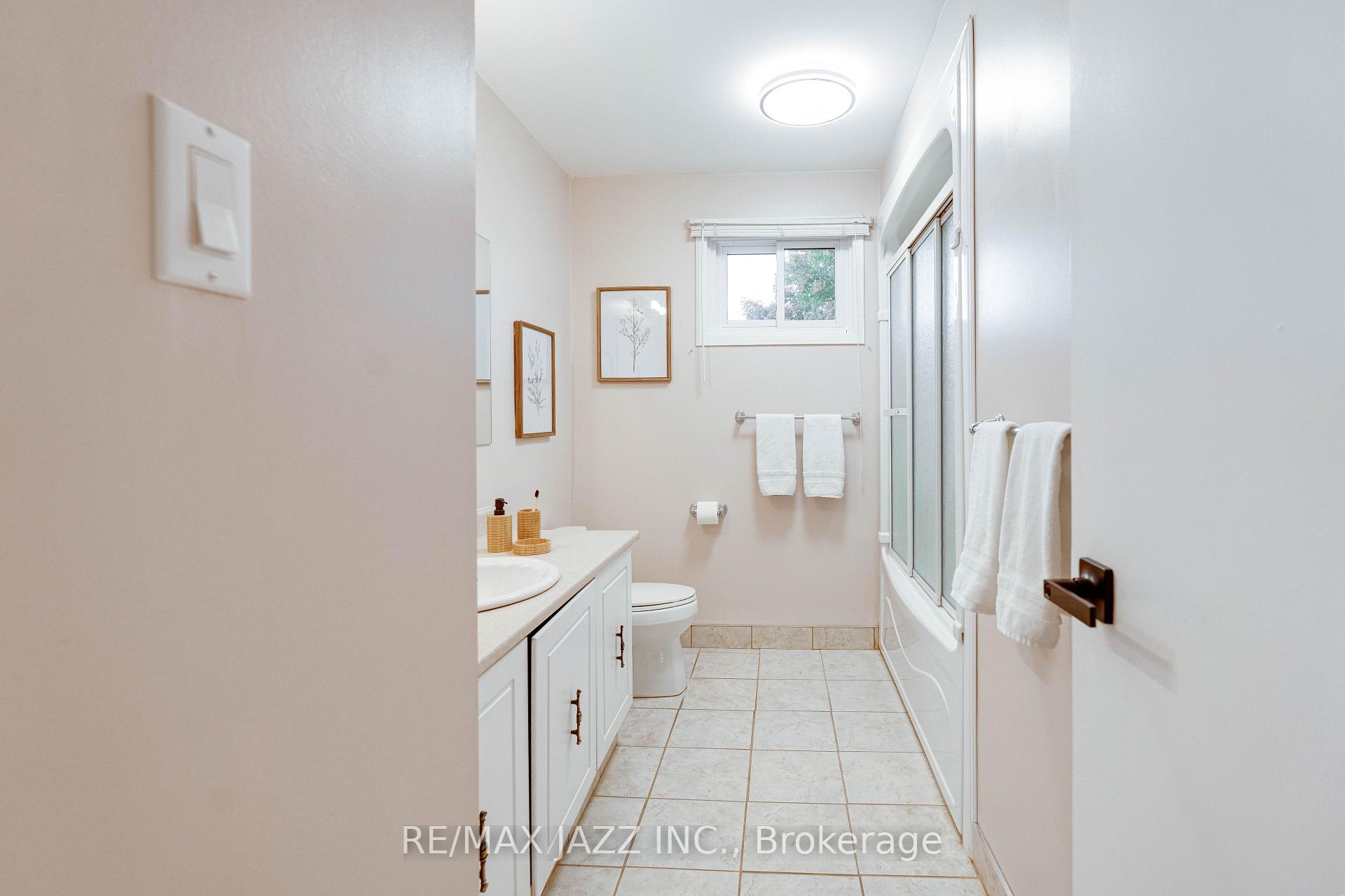 Photo 23 of 774 Millbank Road, Pickering, Amberlea — HOMEH
