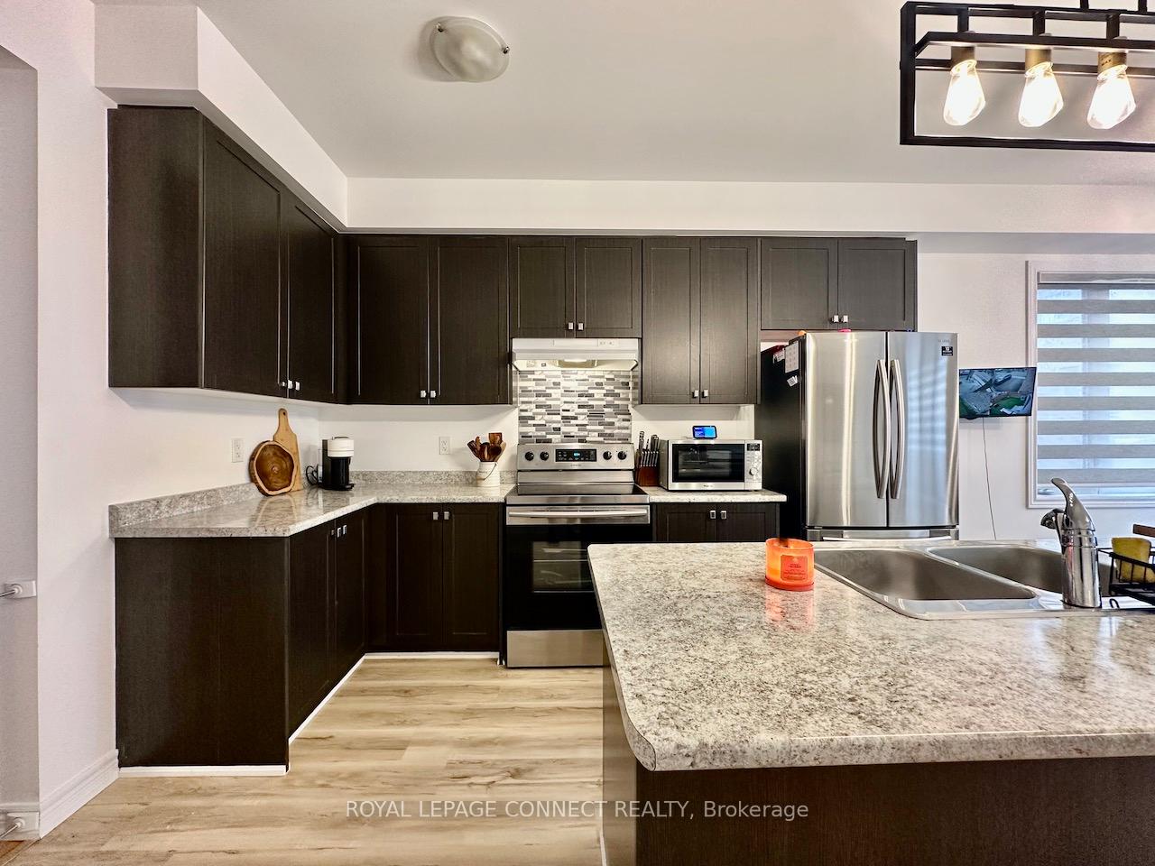 Photo 11 of 1162 Sepia Square, Pickering, Rural Pickering — HOMEH
